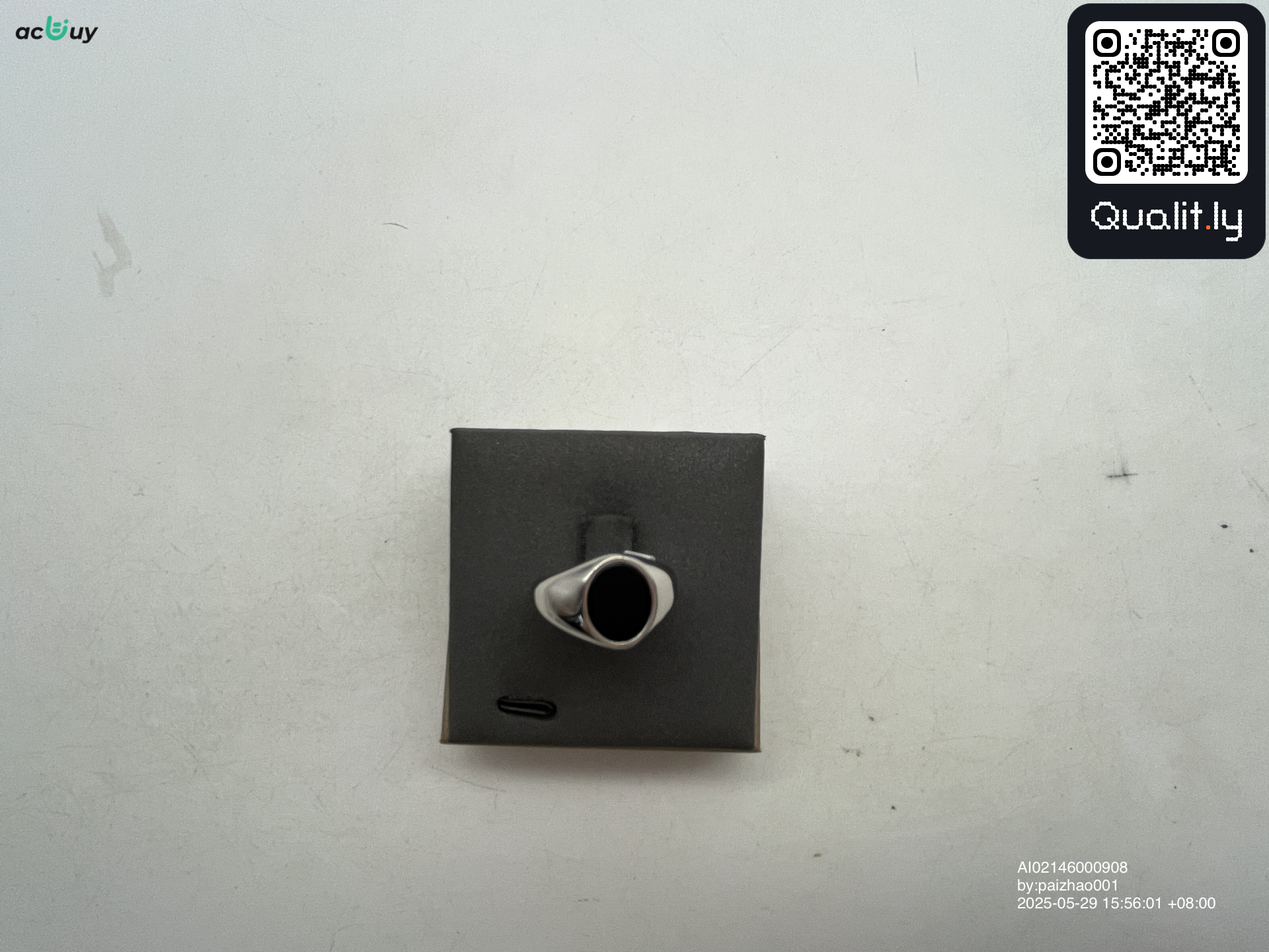 Bijuterie — fotografie QC 2 din 3