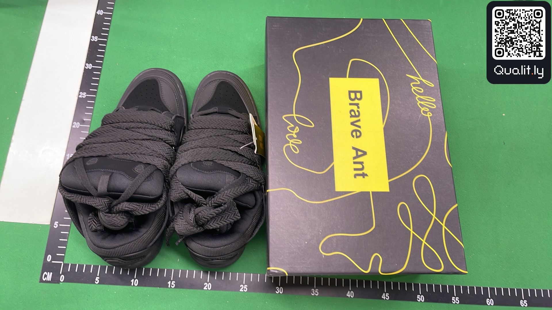 Sneakers — QC-foto 1 av 6