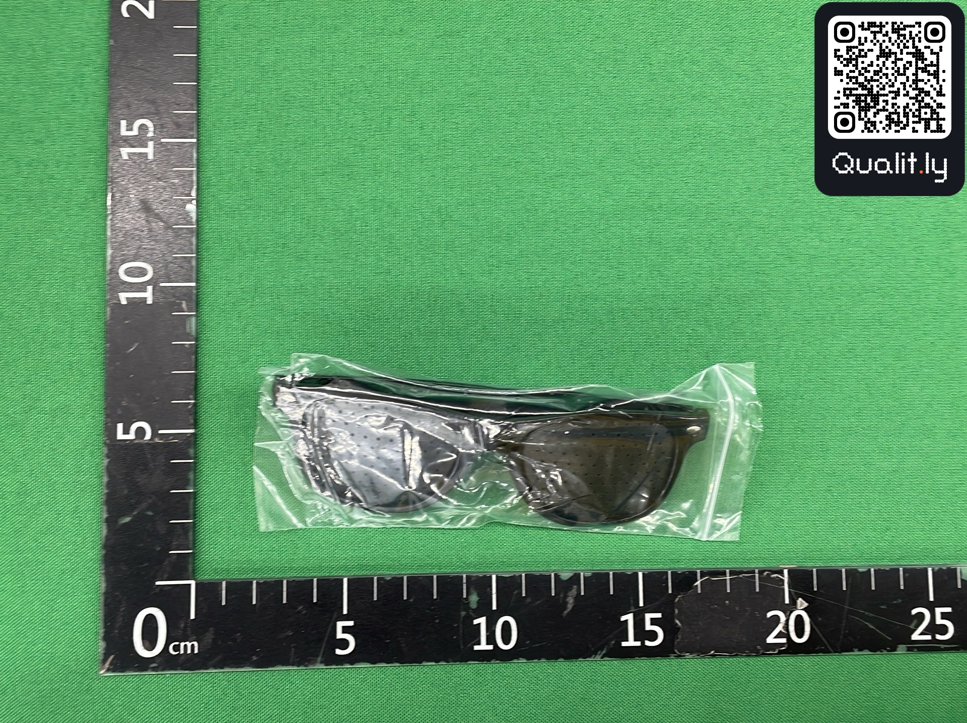 太阳镜 QC 照片 1 / 3