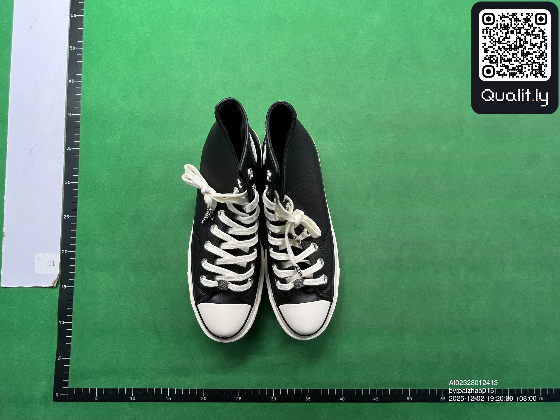 Sneakers QC photo 2 of 10