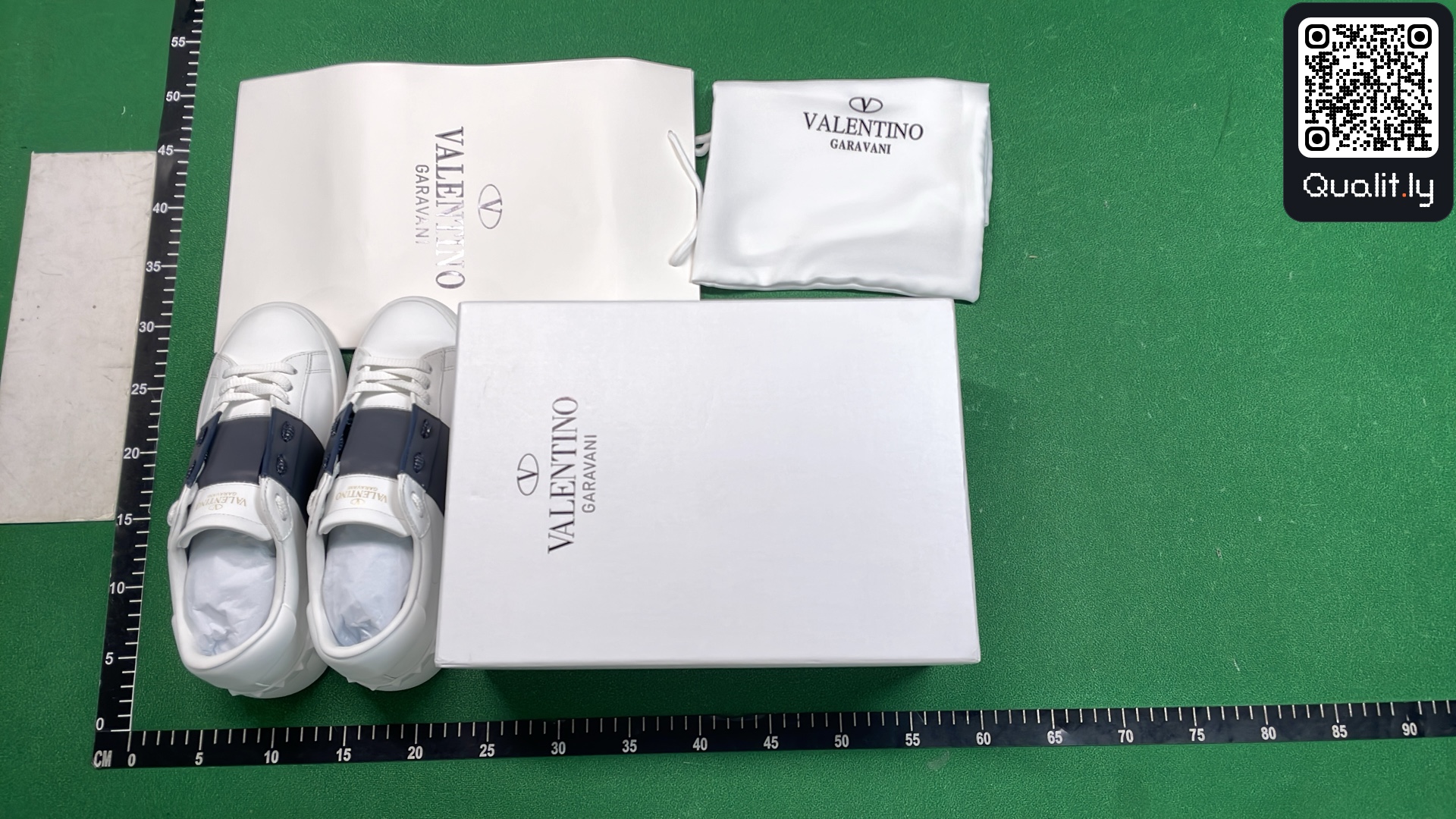 Sneakers QC photo 1 of 12