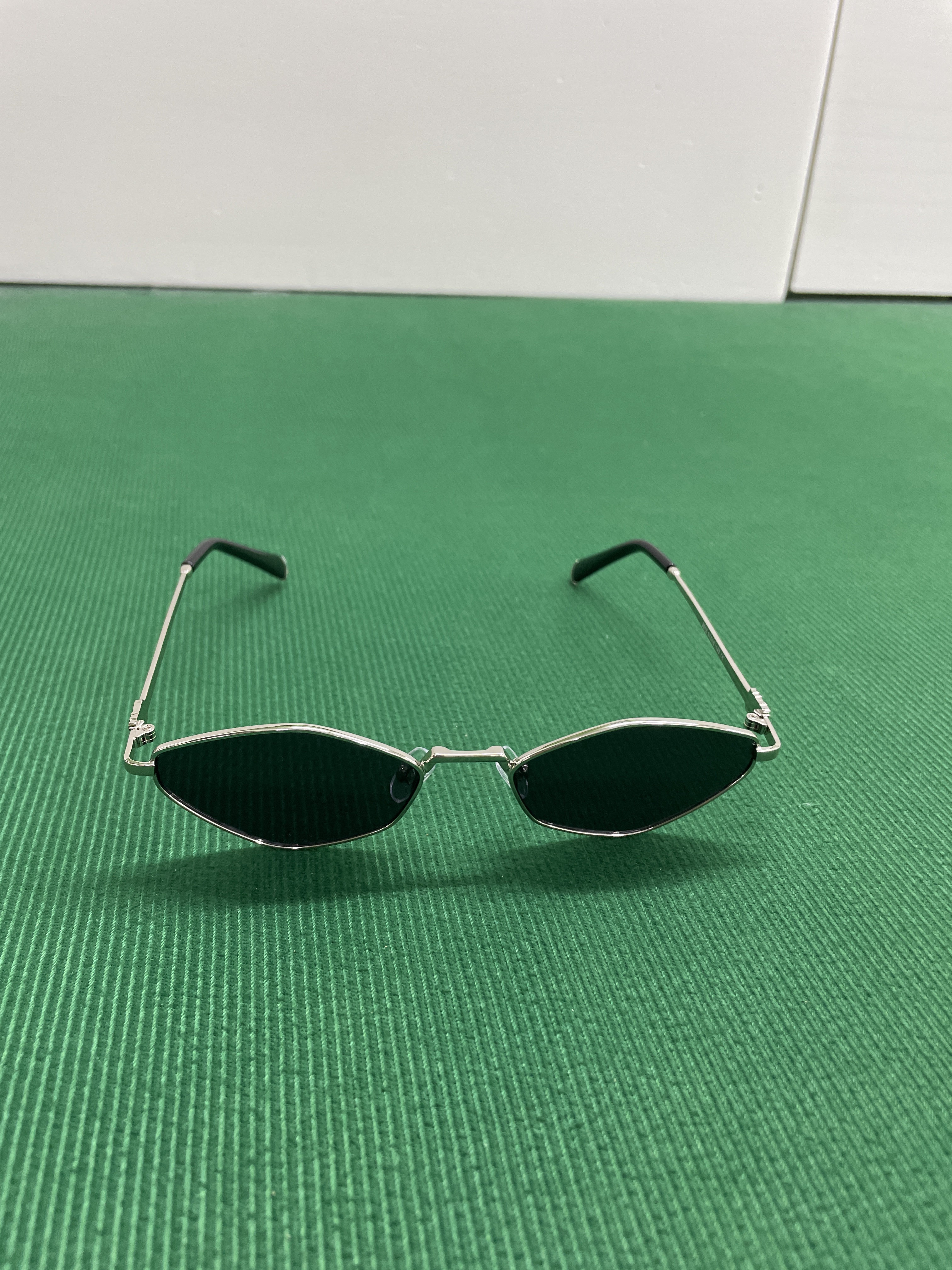 太阳镜 QC 照片 2 / 76