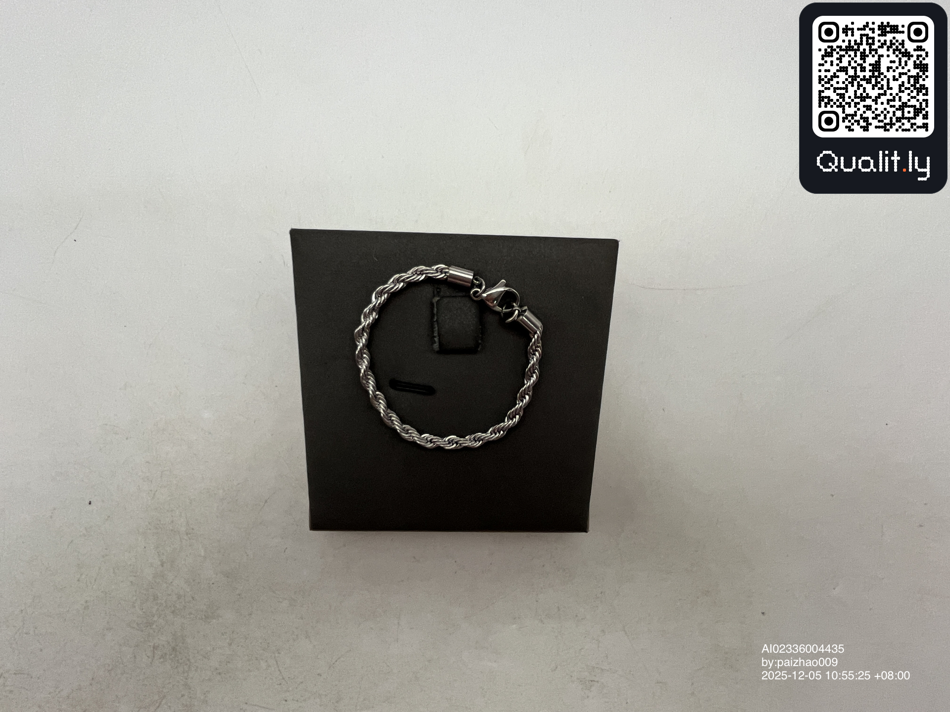 Smycke — QC-foto 3 av 6
