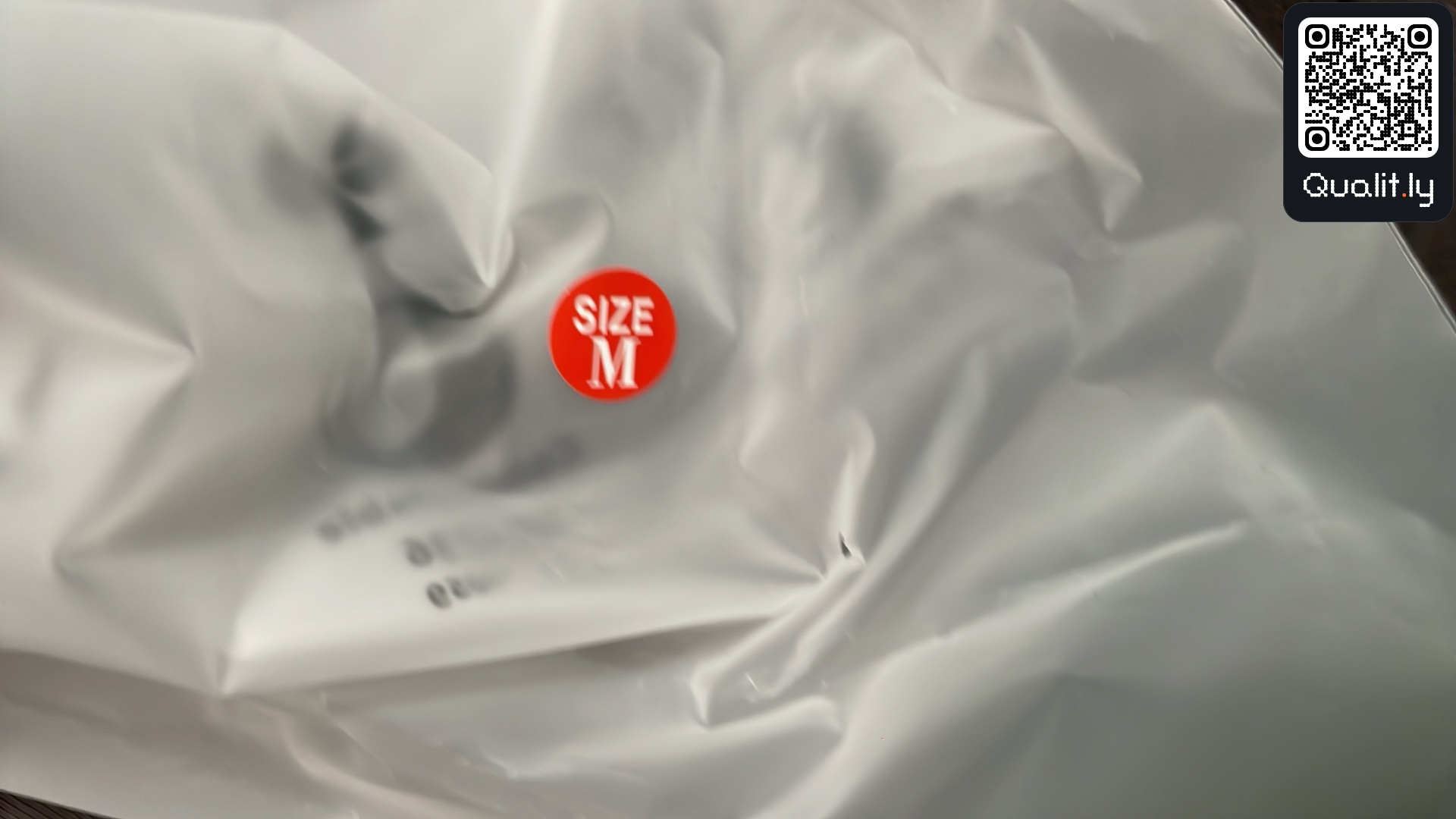Hoodie — QC-Foto 1 von 12