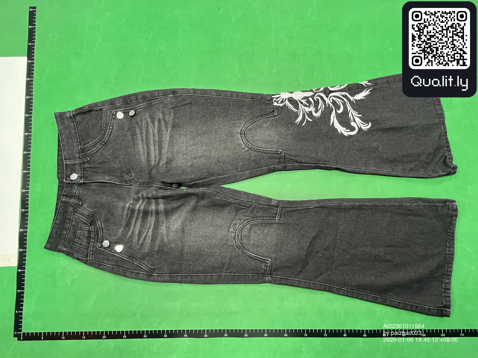 牛仔裤 QC 照片 3 / 14