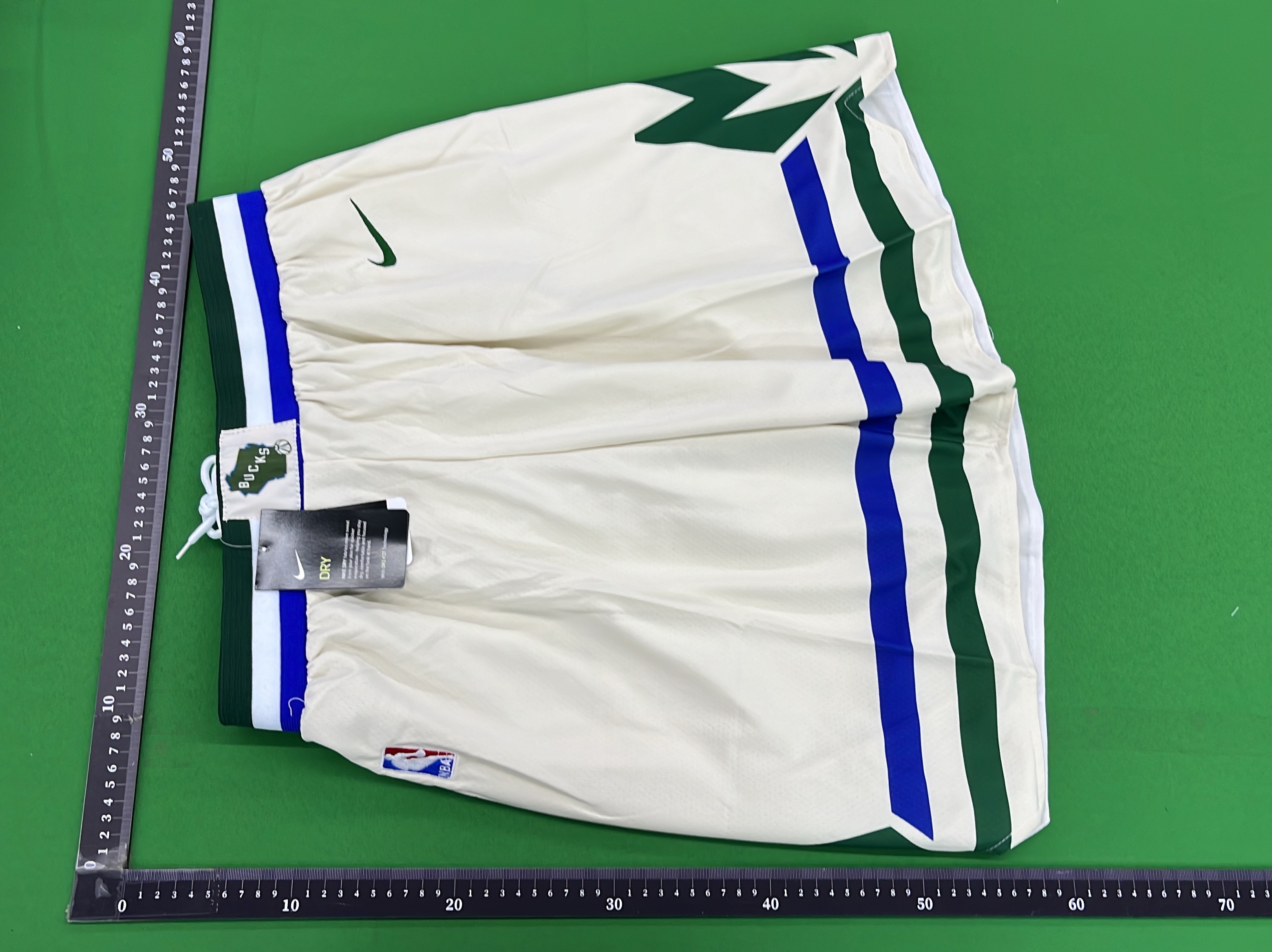 Pantaloncini — foto QC 2 di 100
