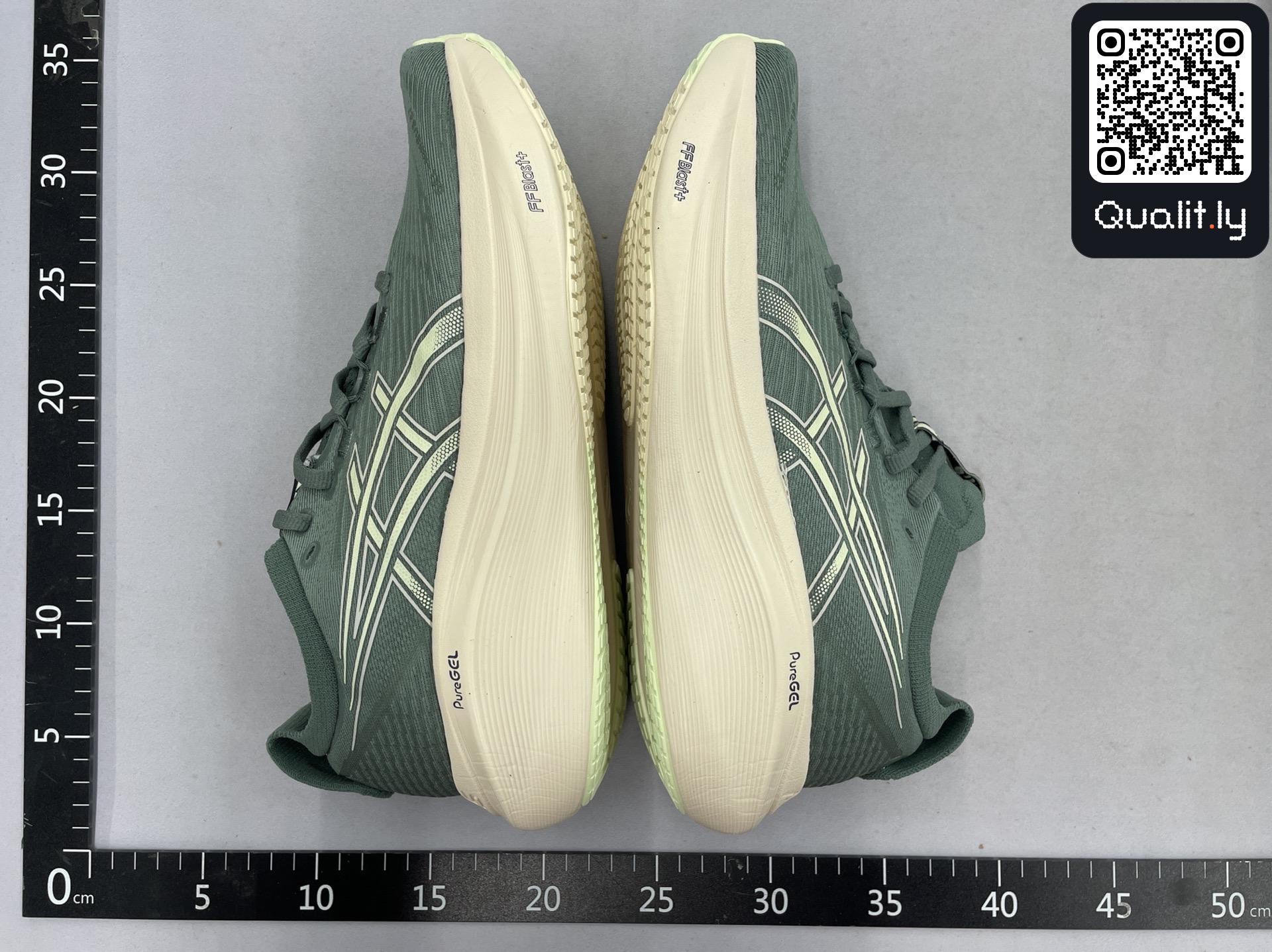 Sneakers — foto QC 2 di 13