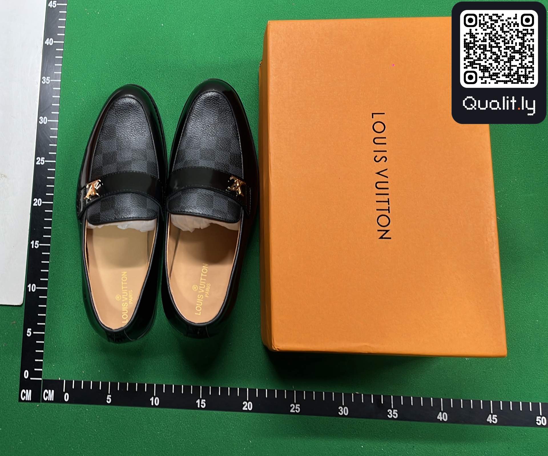 Sneakers QC photo 1 of 6