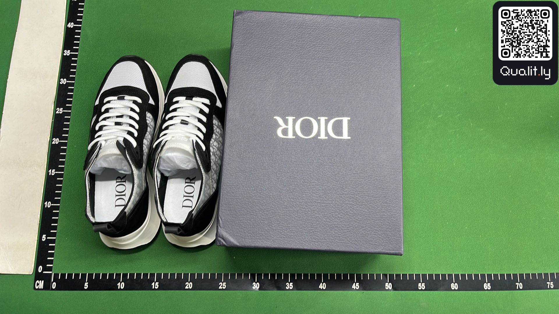 Sneakers QC photo 1 of 30