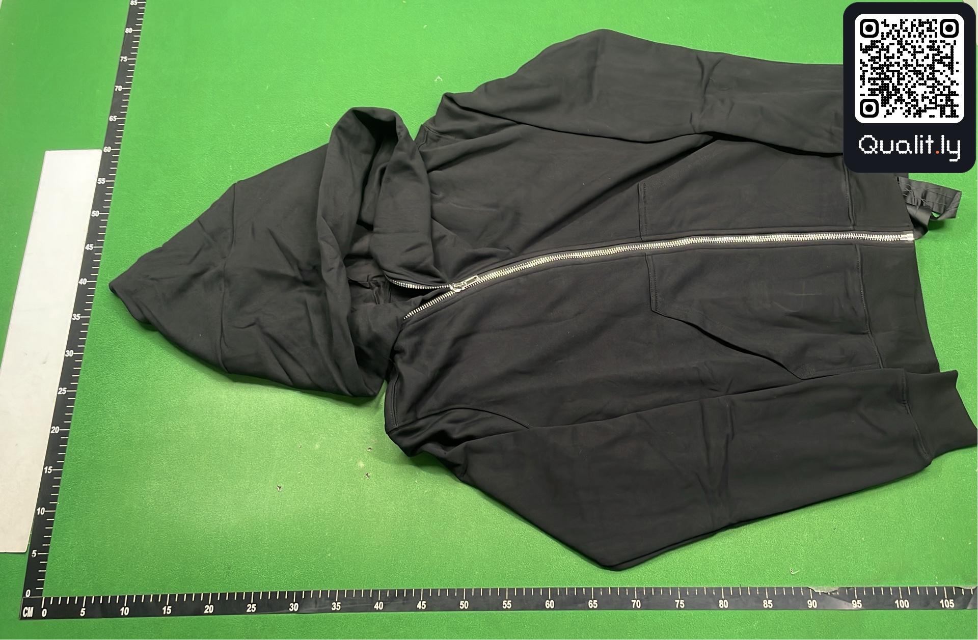Hoodie — QC-foto 2 av 4