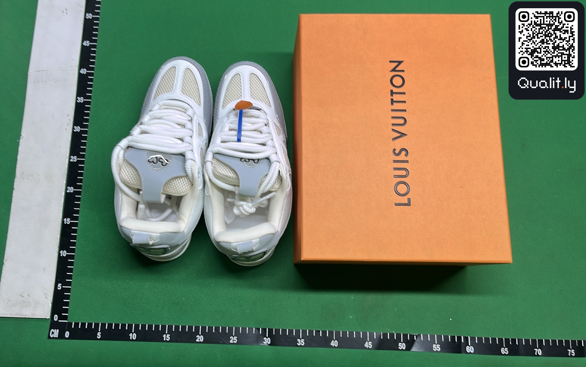 Sneakers QC photo 1 of 70