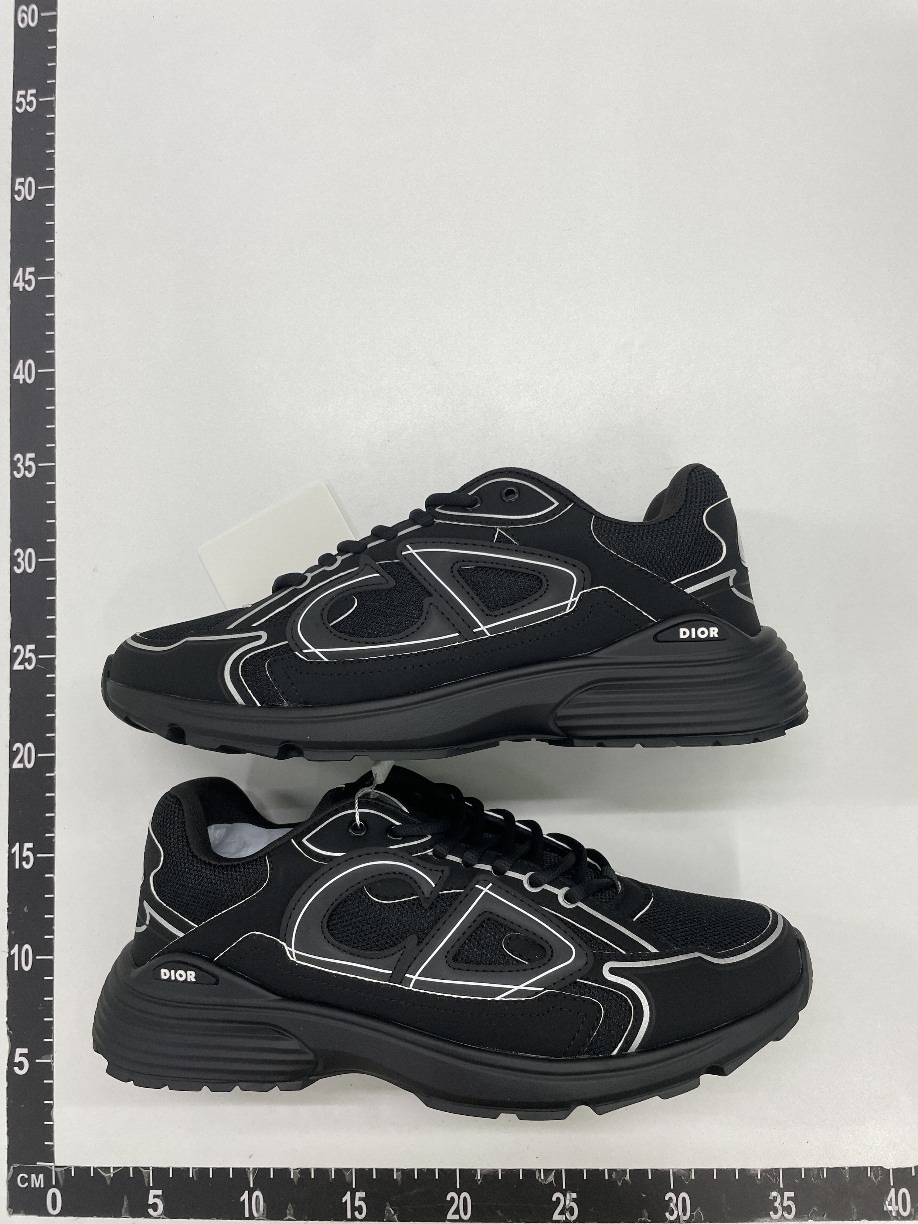 Sneakers QC photo 2 of 46