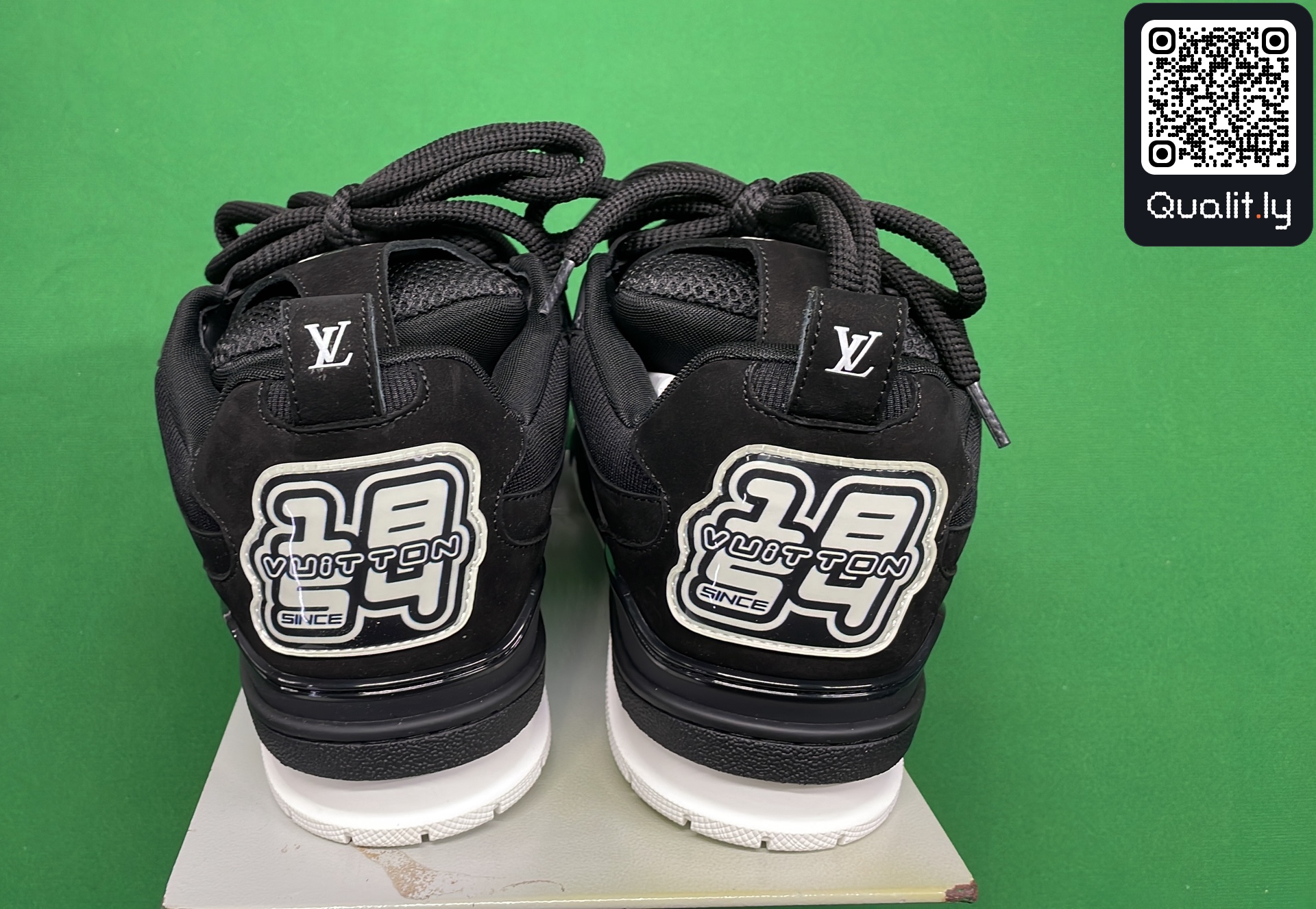 Sneakers QC photo 3 of 194