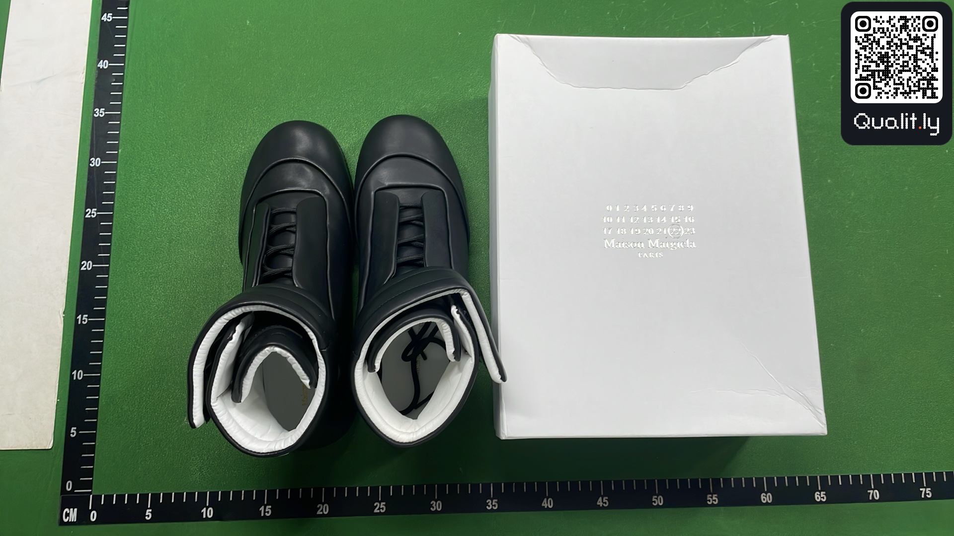 Sneakers QC photo 1 of 18