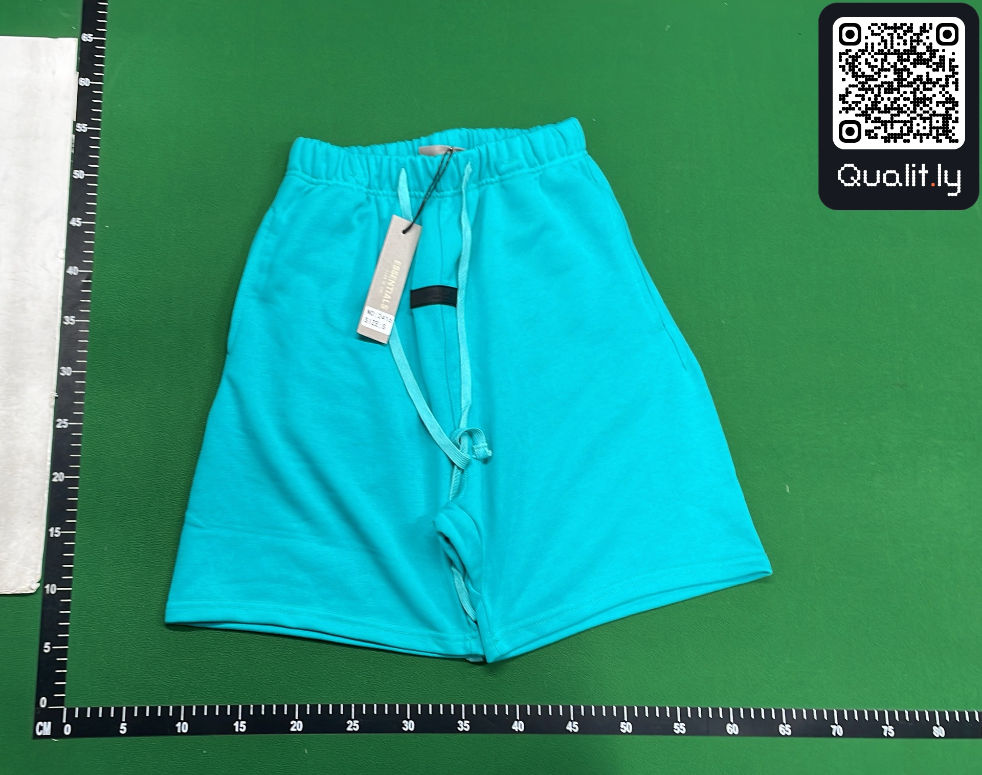 Short — photo QC 2 sur 66