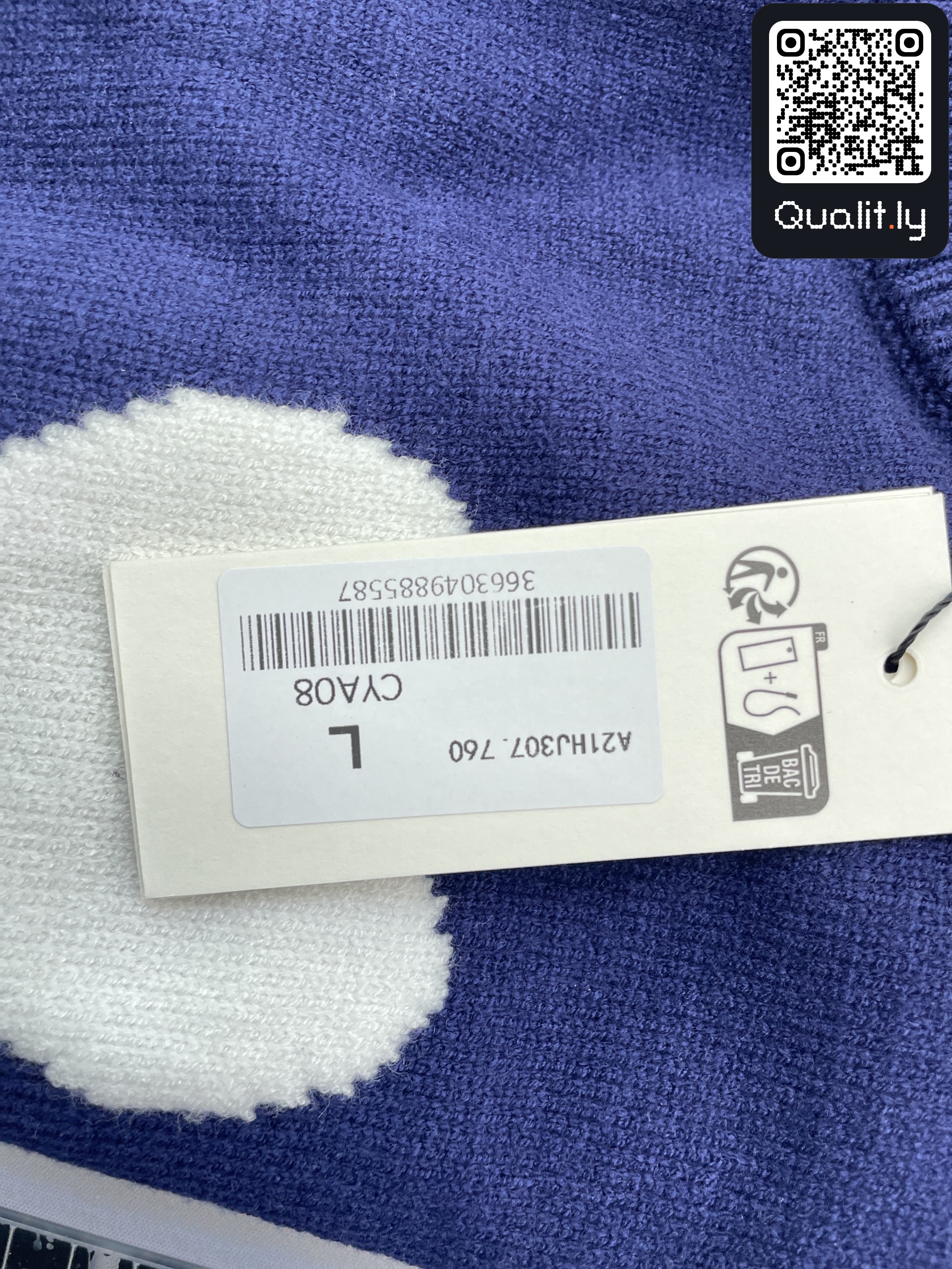 Sweatshirt QC photo 3 of 21