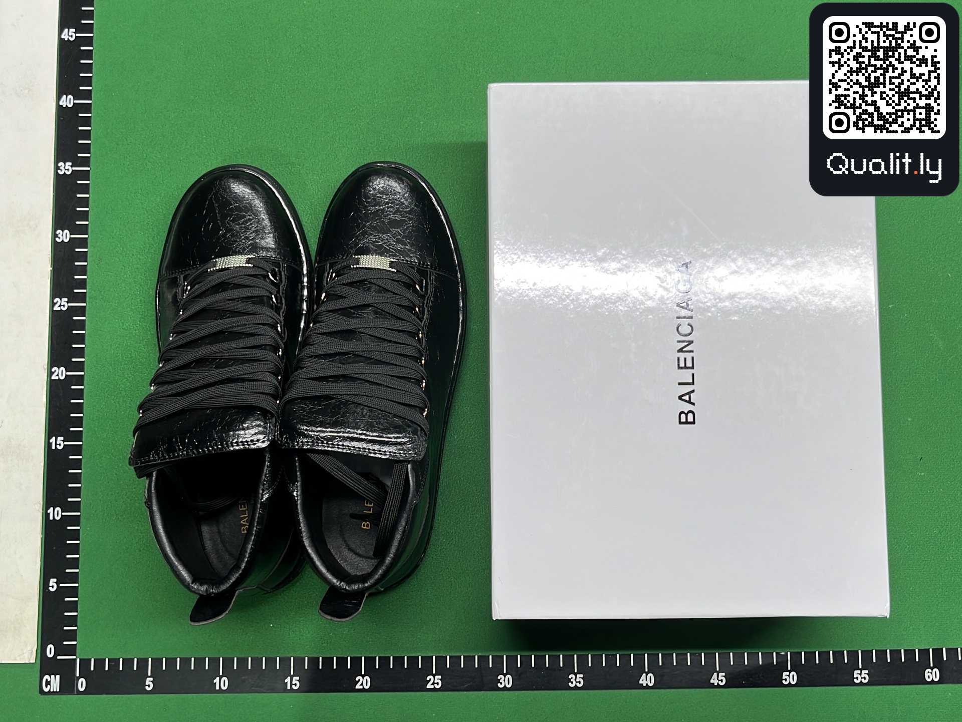Sneakers QC photo 1 of 64