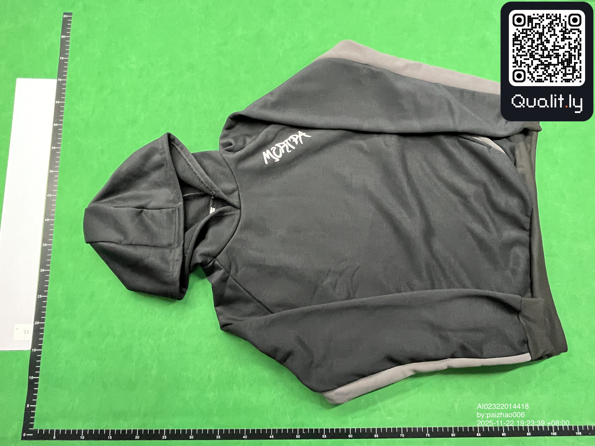 Sweater — QC-foto 3 van 4