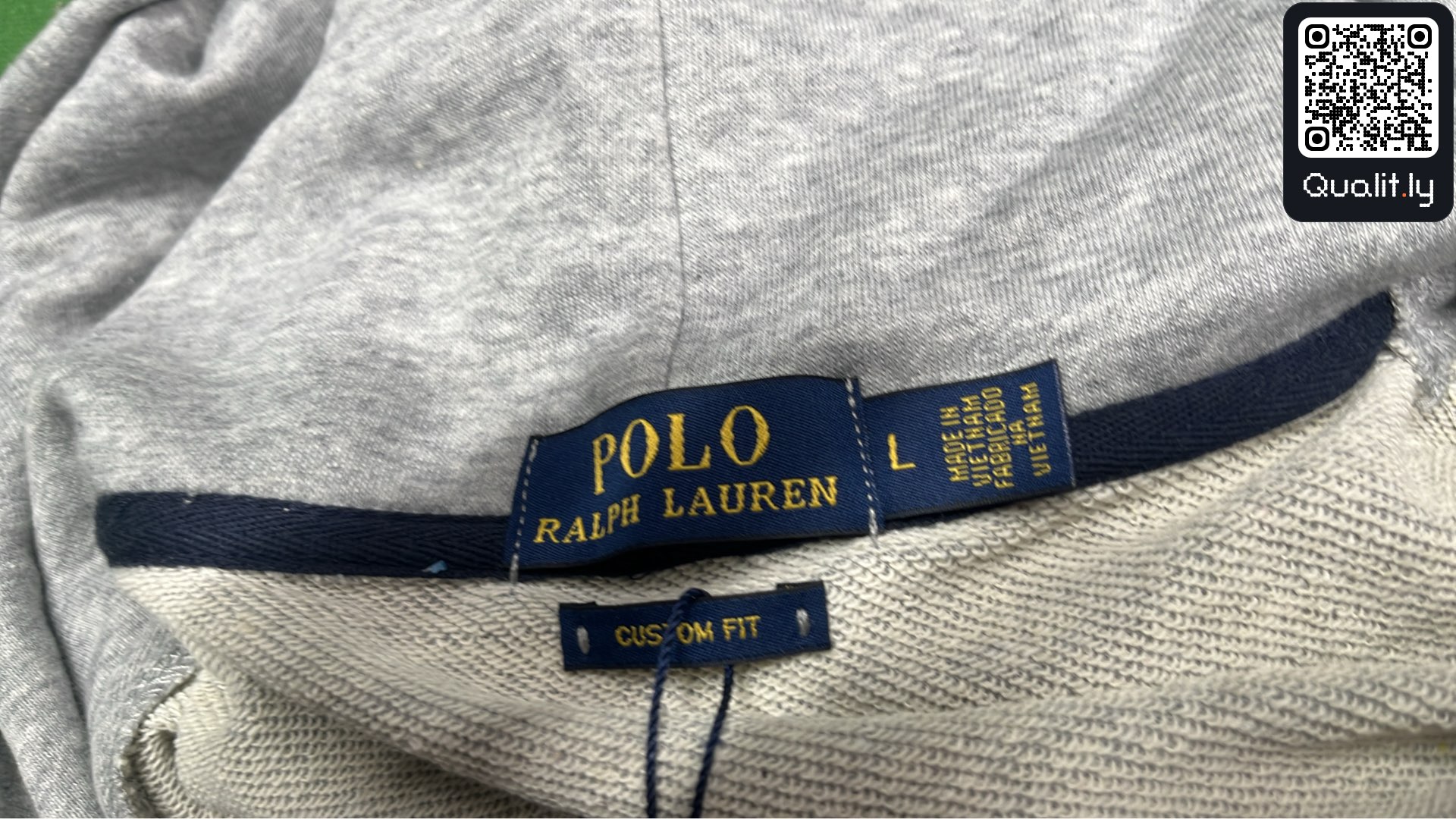 Hoodie — QC-Foto 1 von 75
