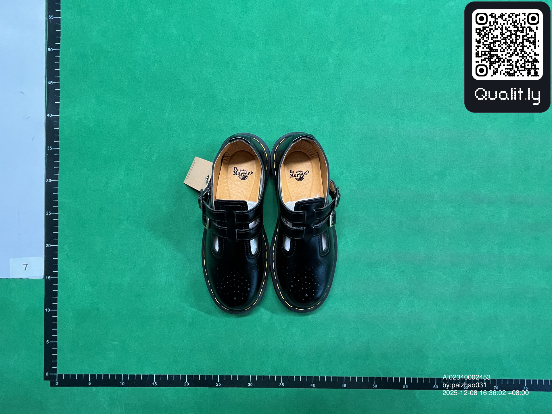 Sneakers QC photo 1 of 10
