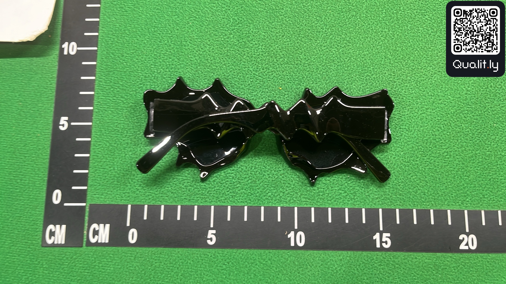 Occhiali da sole — foto QC 2 di 3