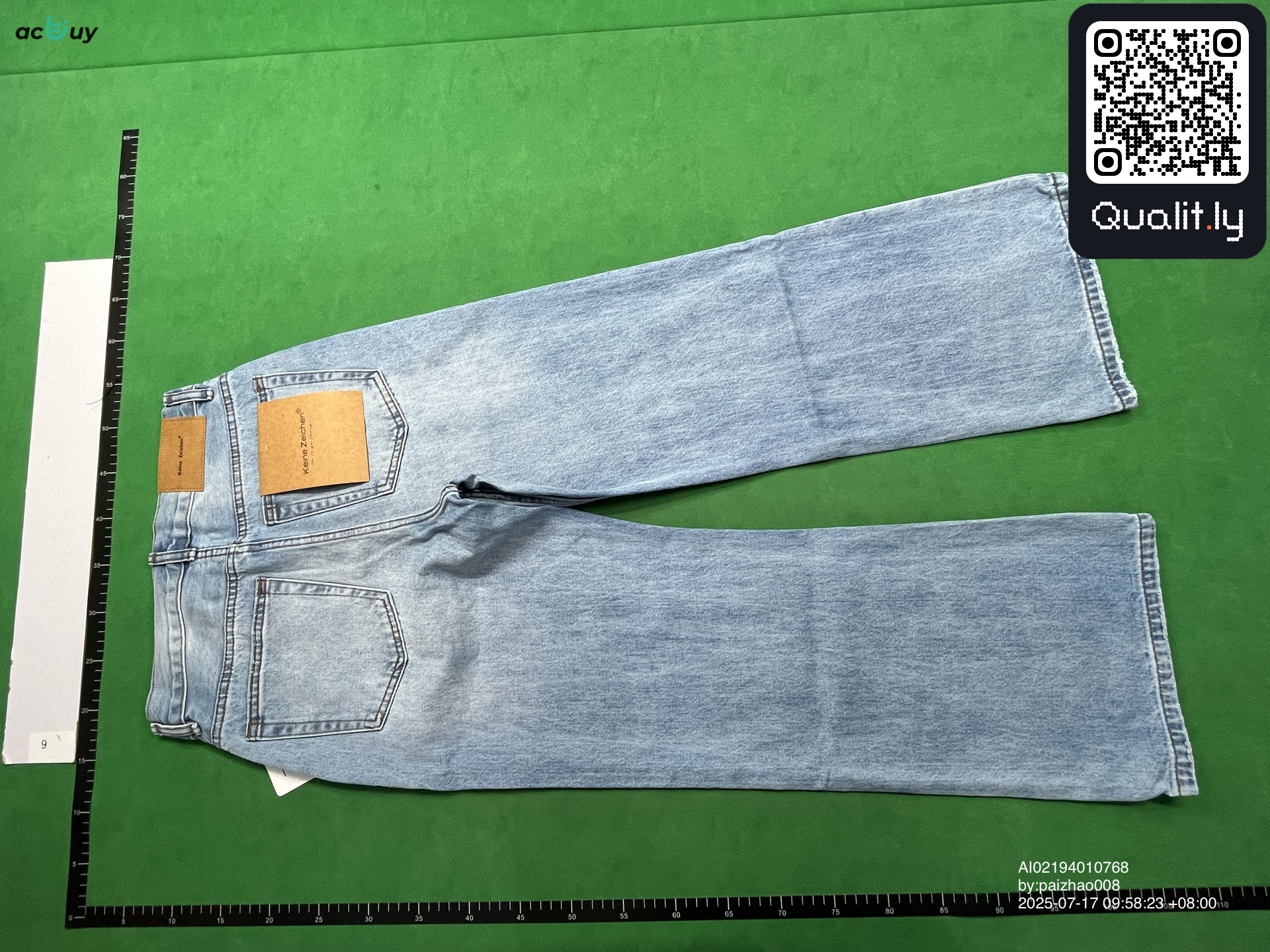 Jeans — QC-foto 2 av 4