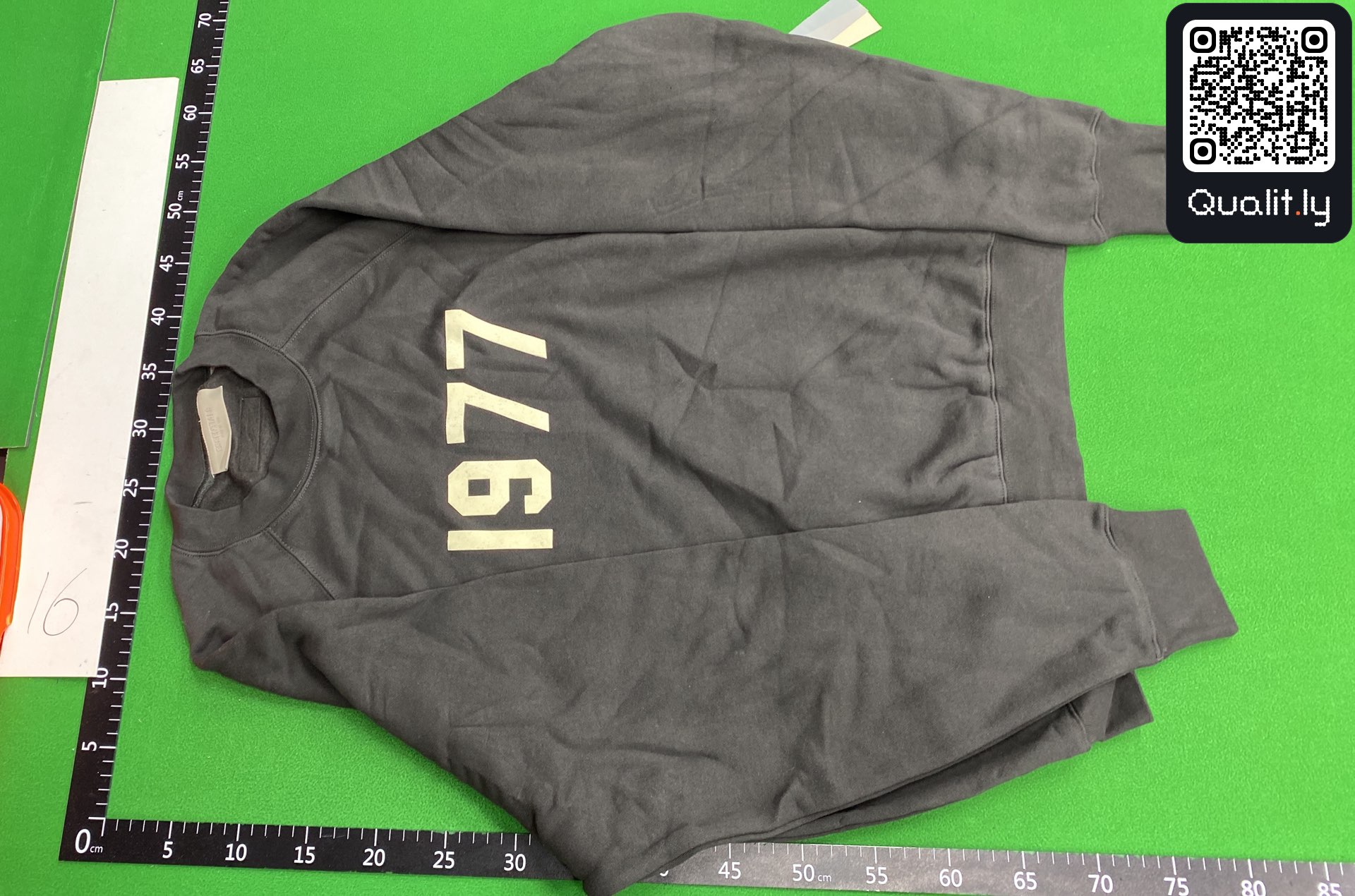 Sweatshirt QC photo 2 of 22