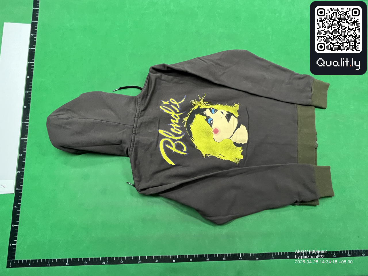 Bluza z kapturem — zdjęcie QC 2 z 8