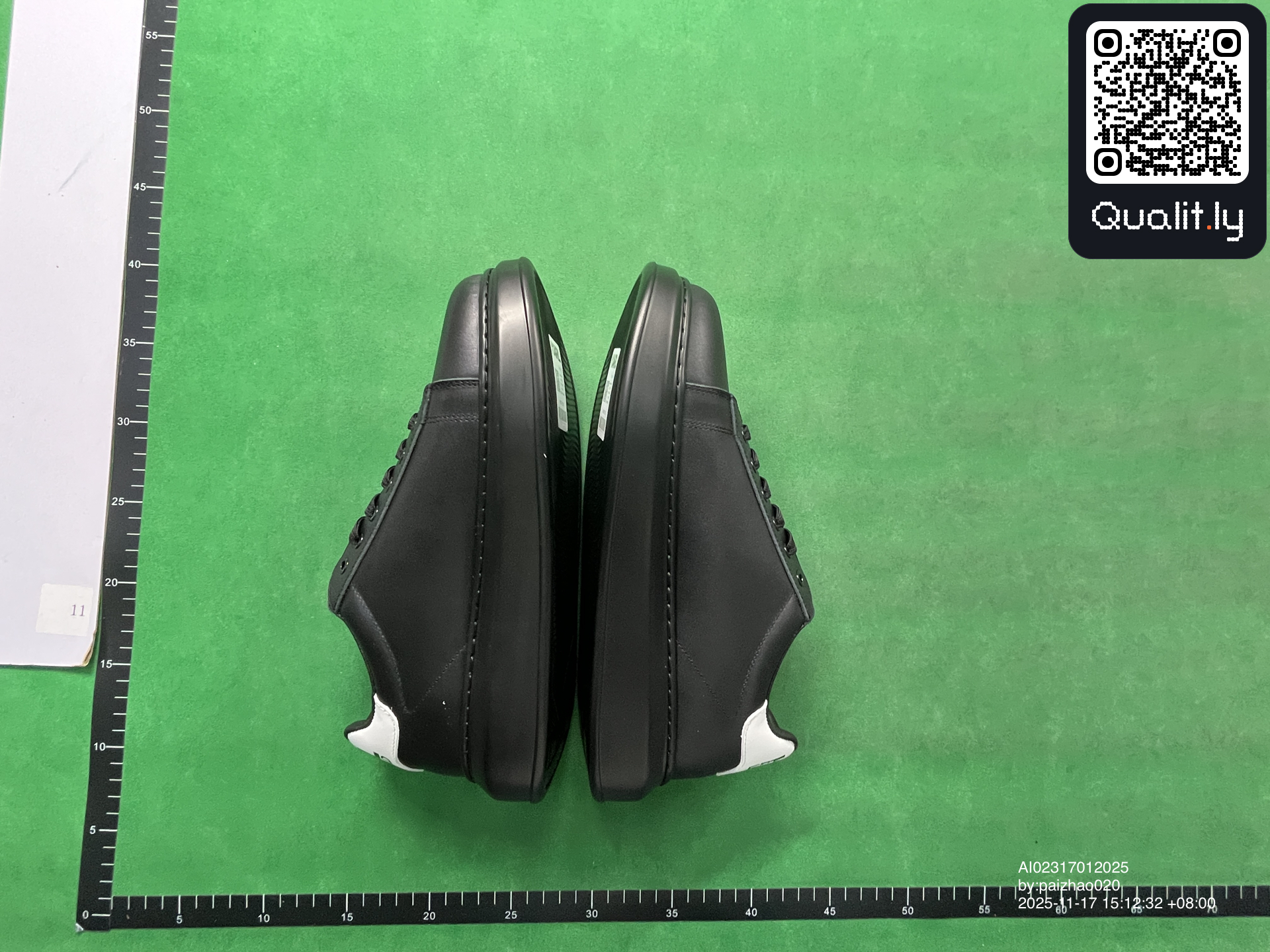 Sneakers QC photo 2 of 60