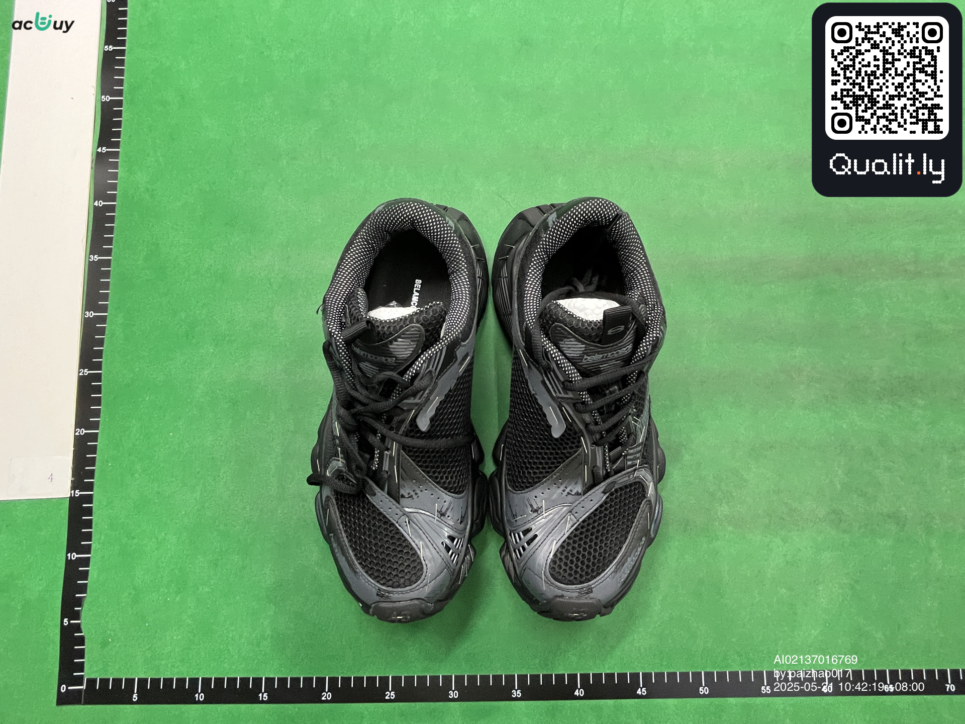 Sneakers QC photo 1 of 6