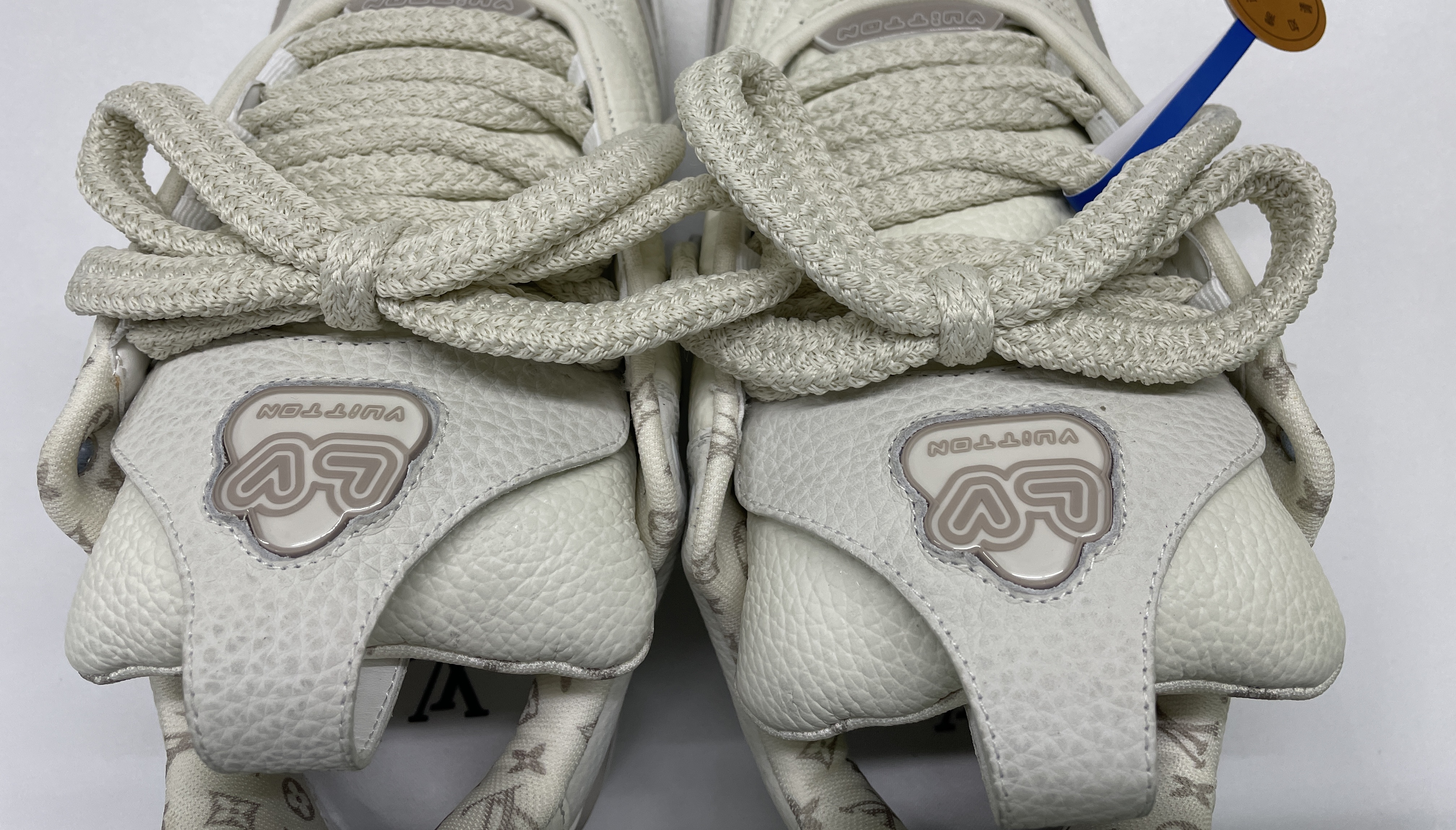 Sneakers QC photo 3 of 62