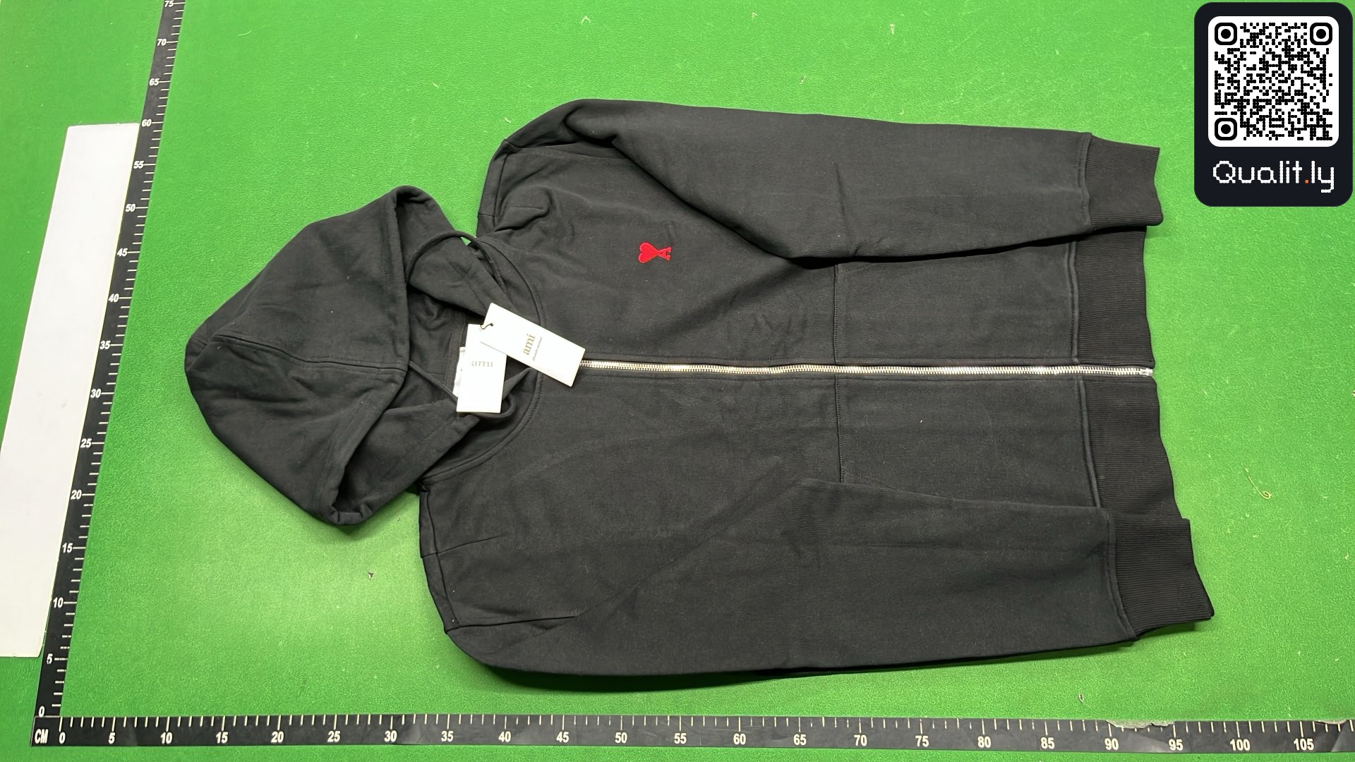 Hoodie — QC-Foto 2 von 56