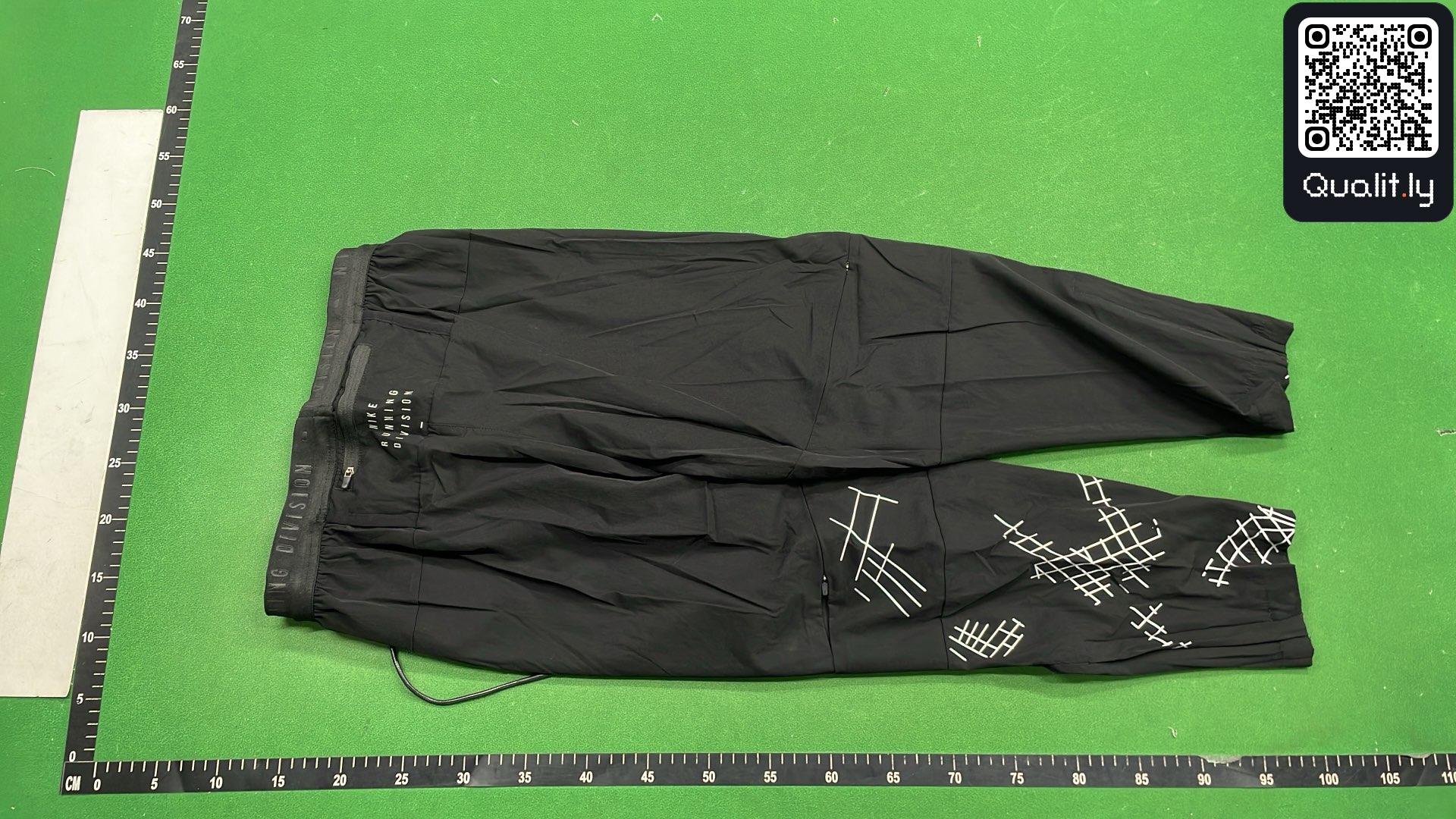 Pants QC photo 3 of 48