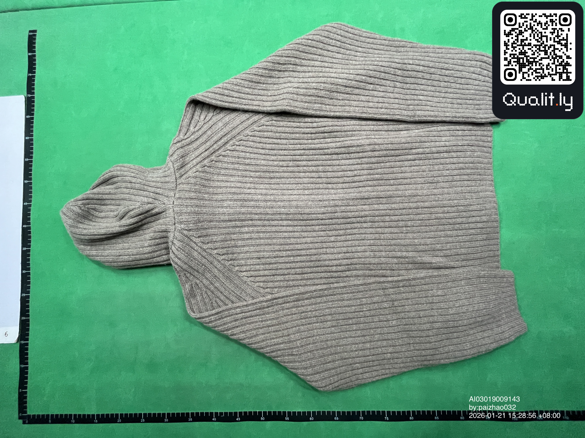 Hoodie — QC-foto 2 van 8