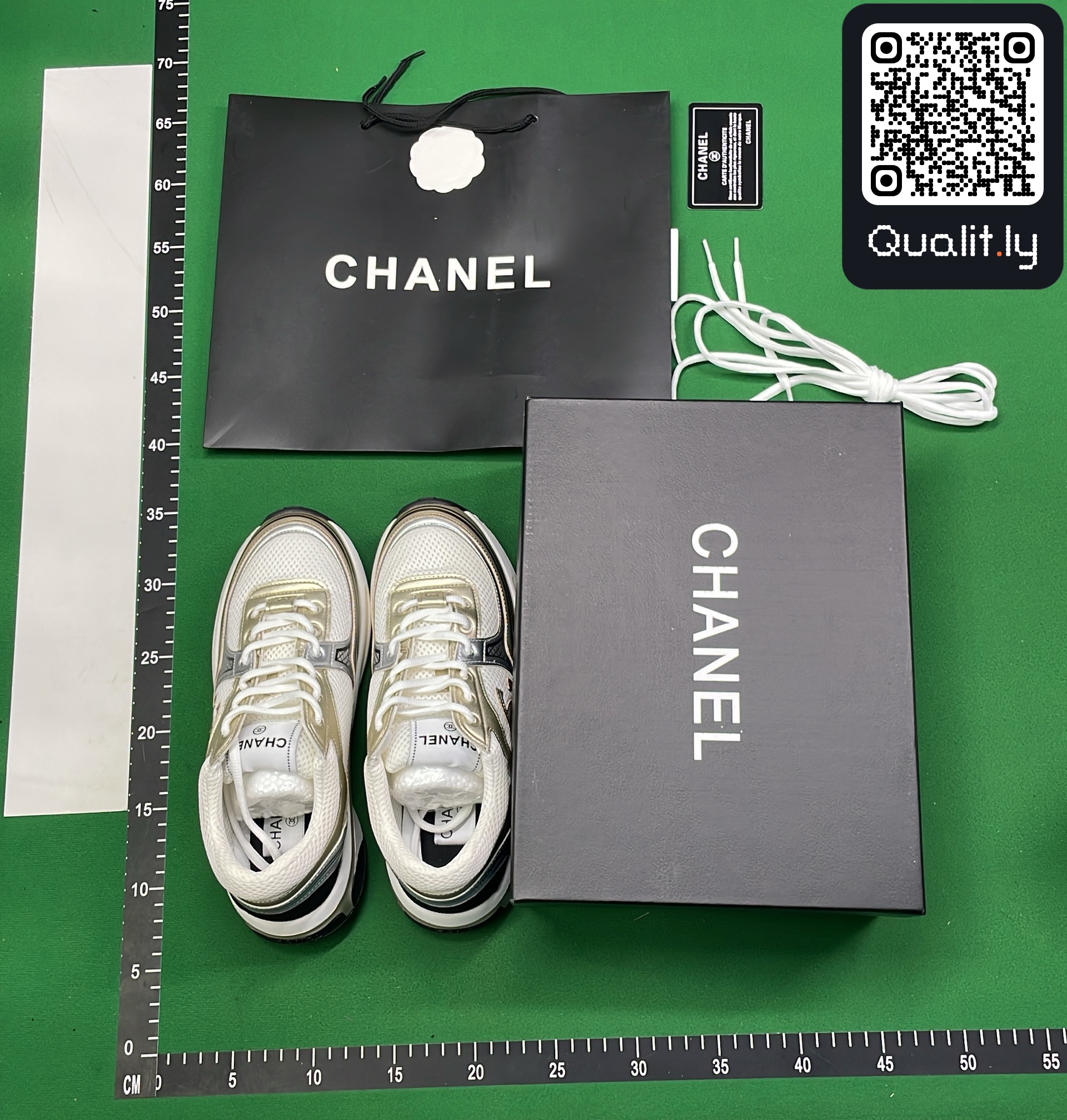 Sneakers — foto QC 1 di 18