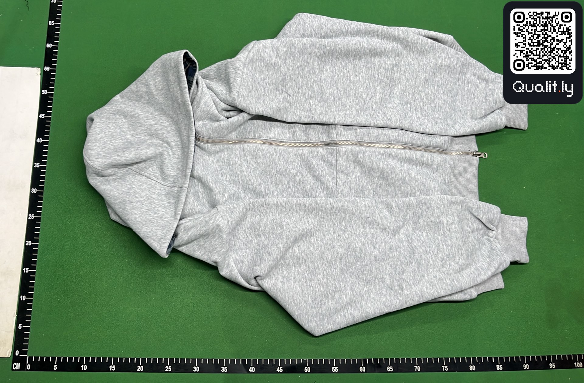 Hoodie — QC-Foto 2 von 15