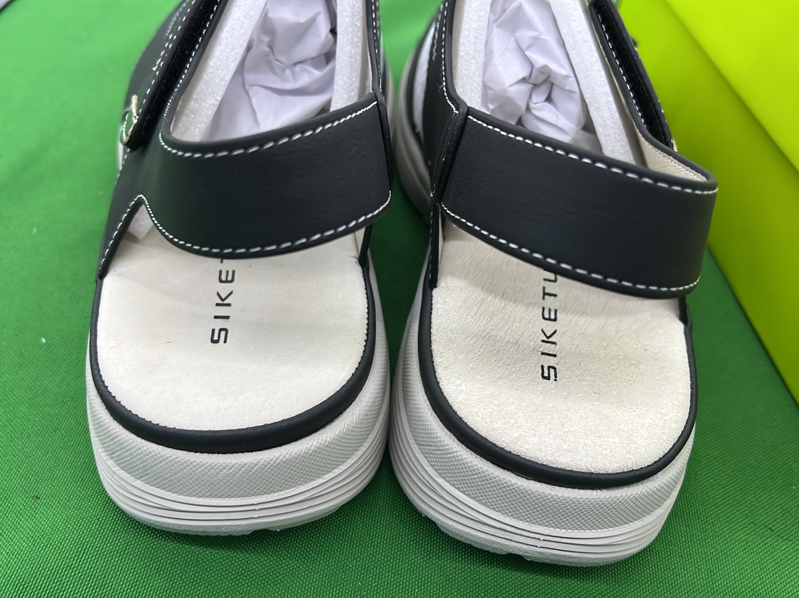Claquettes — photo QC 2 sur 6