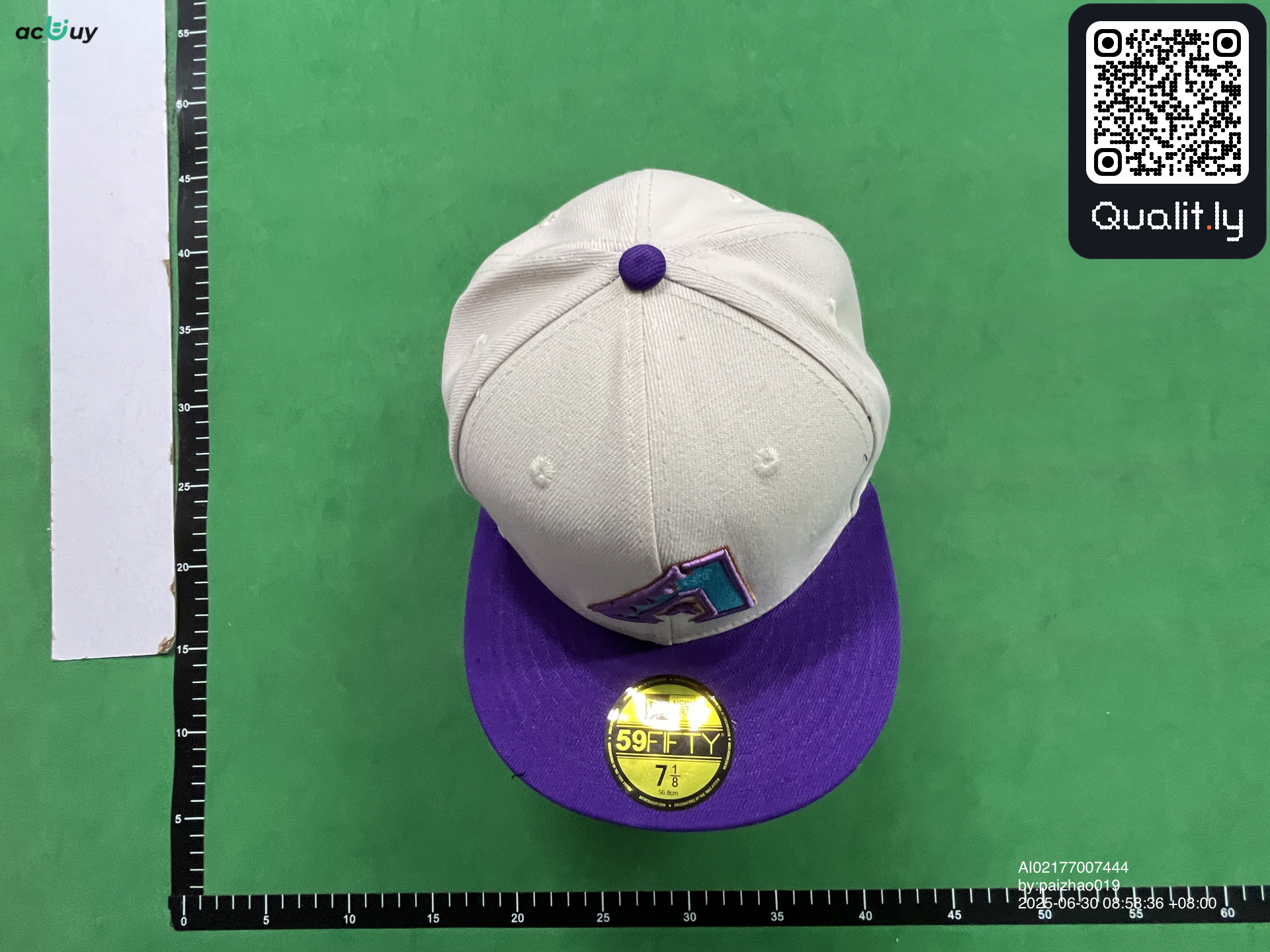 Foto QC 3 di 54