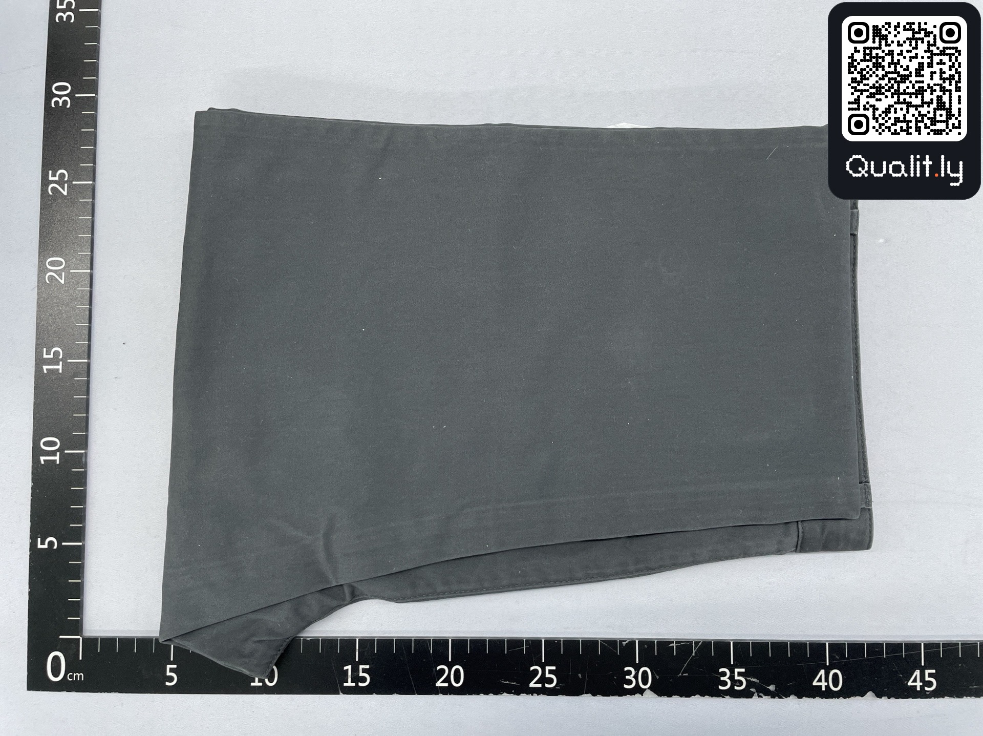 Pants QC photo 1 of 28