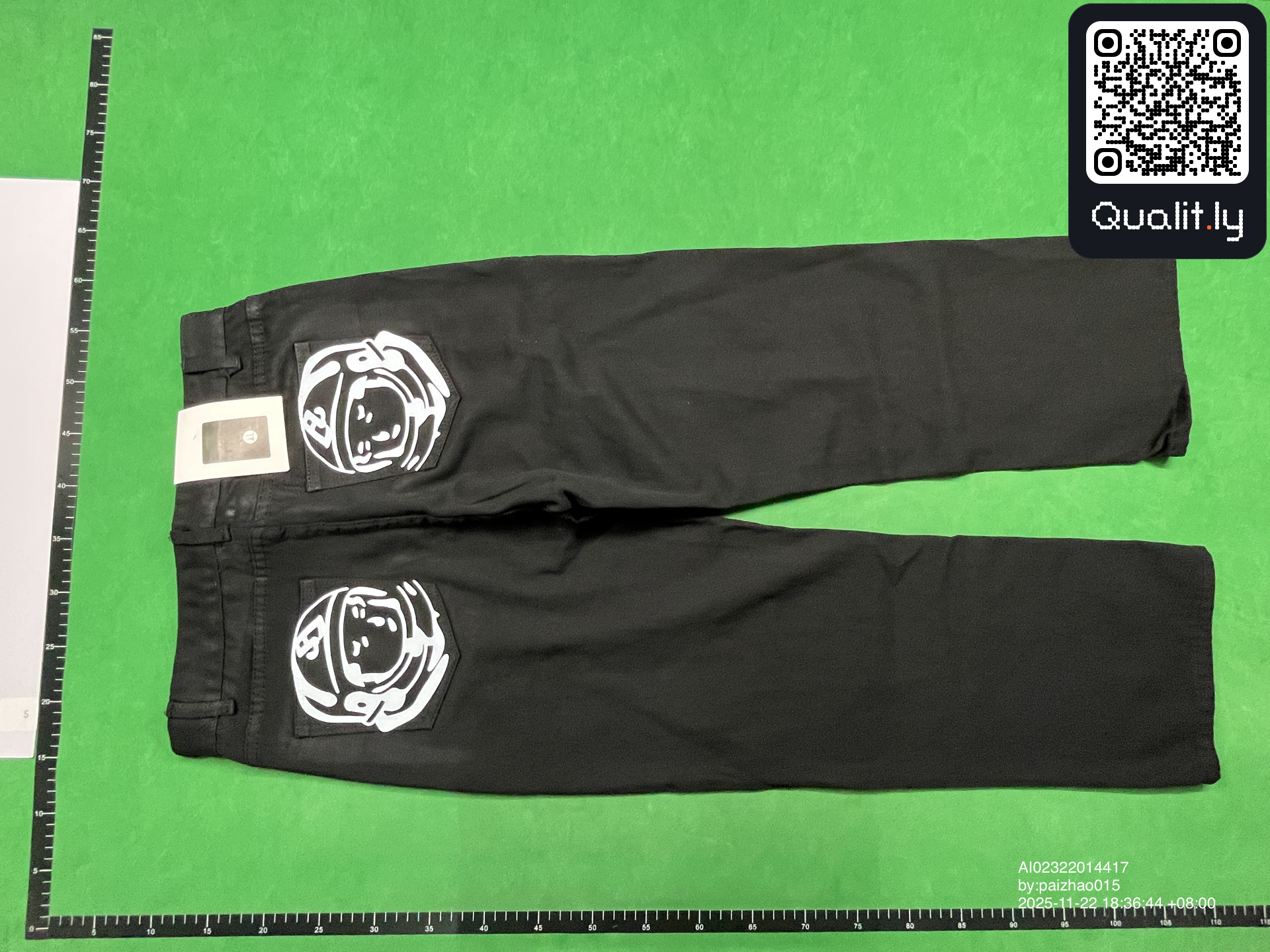 Pantaloni — foto QC 2 di 4