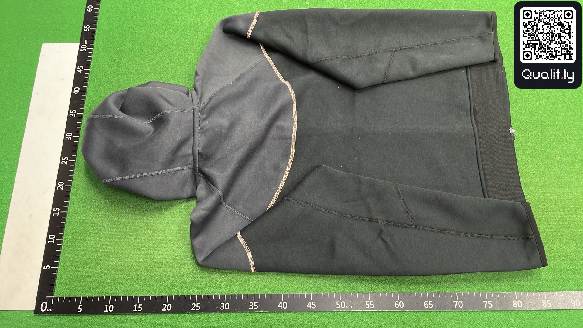 Hoodie — QC-foto 3 van 49