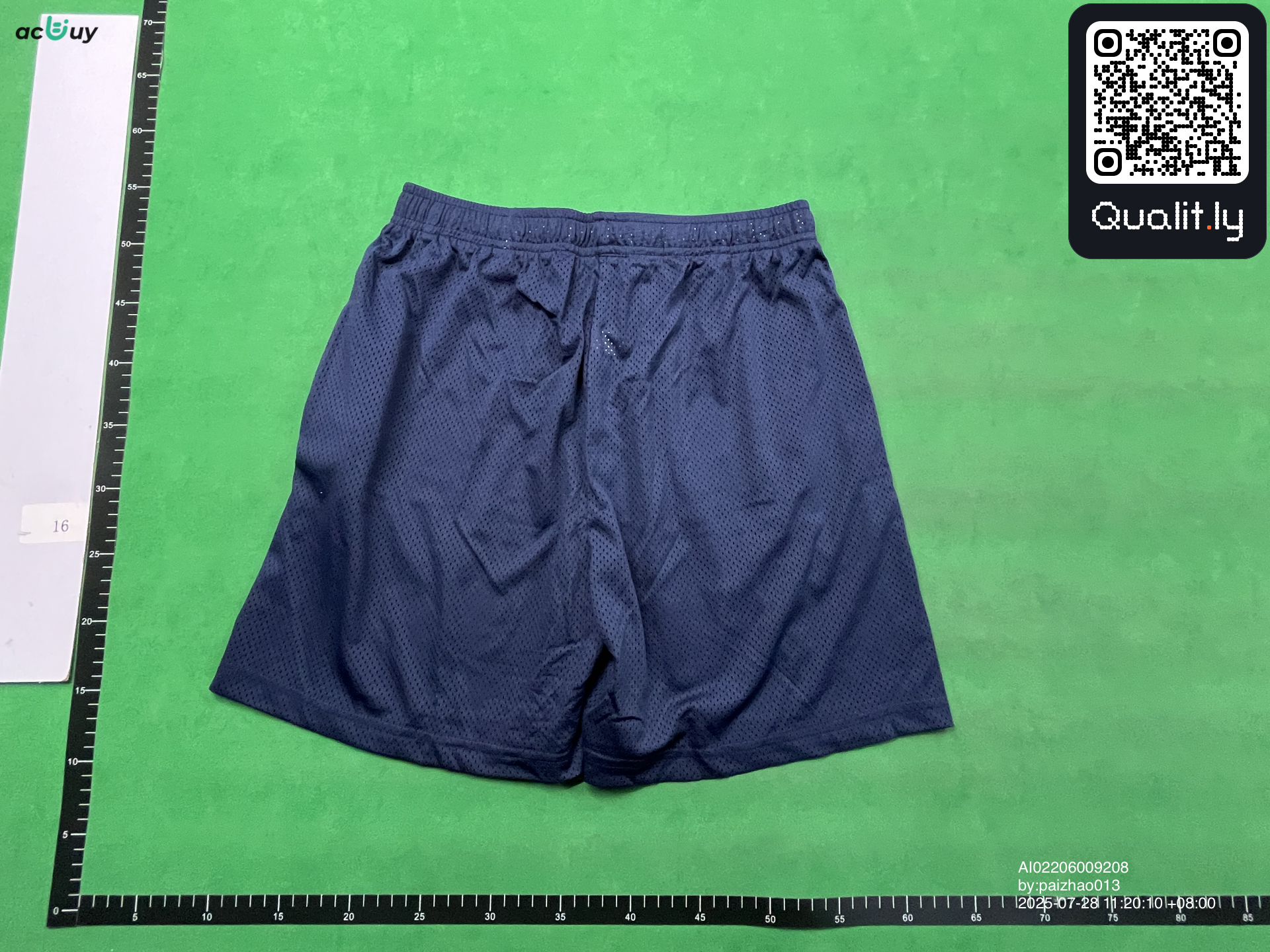 Pantaloncini — foto QC 2 di 10