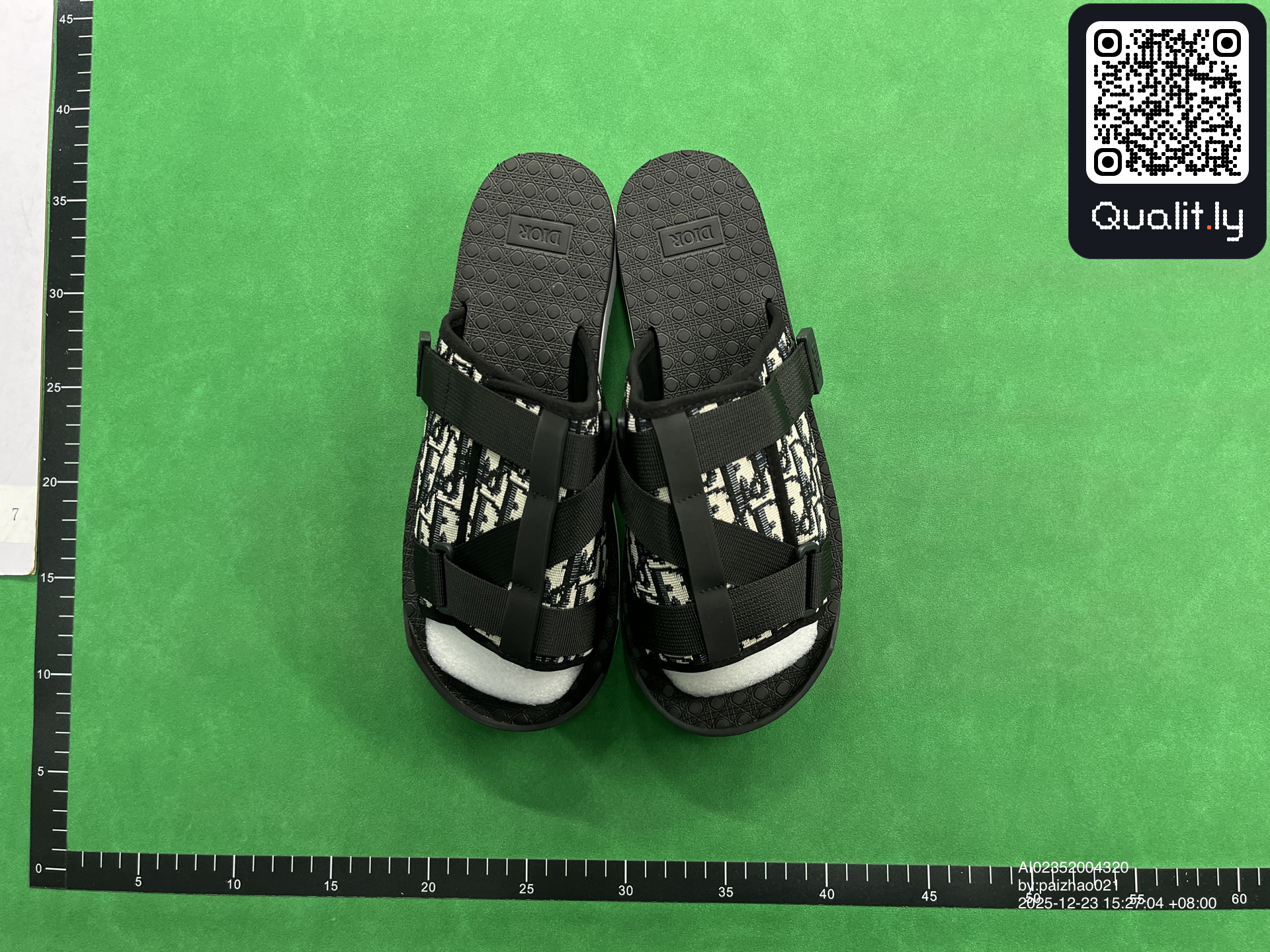 拖鞋 QC 照片 1 / 10
