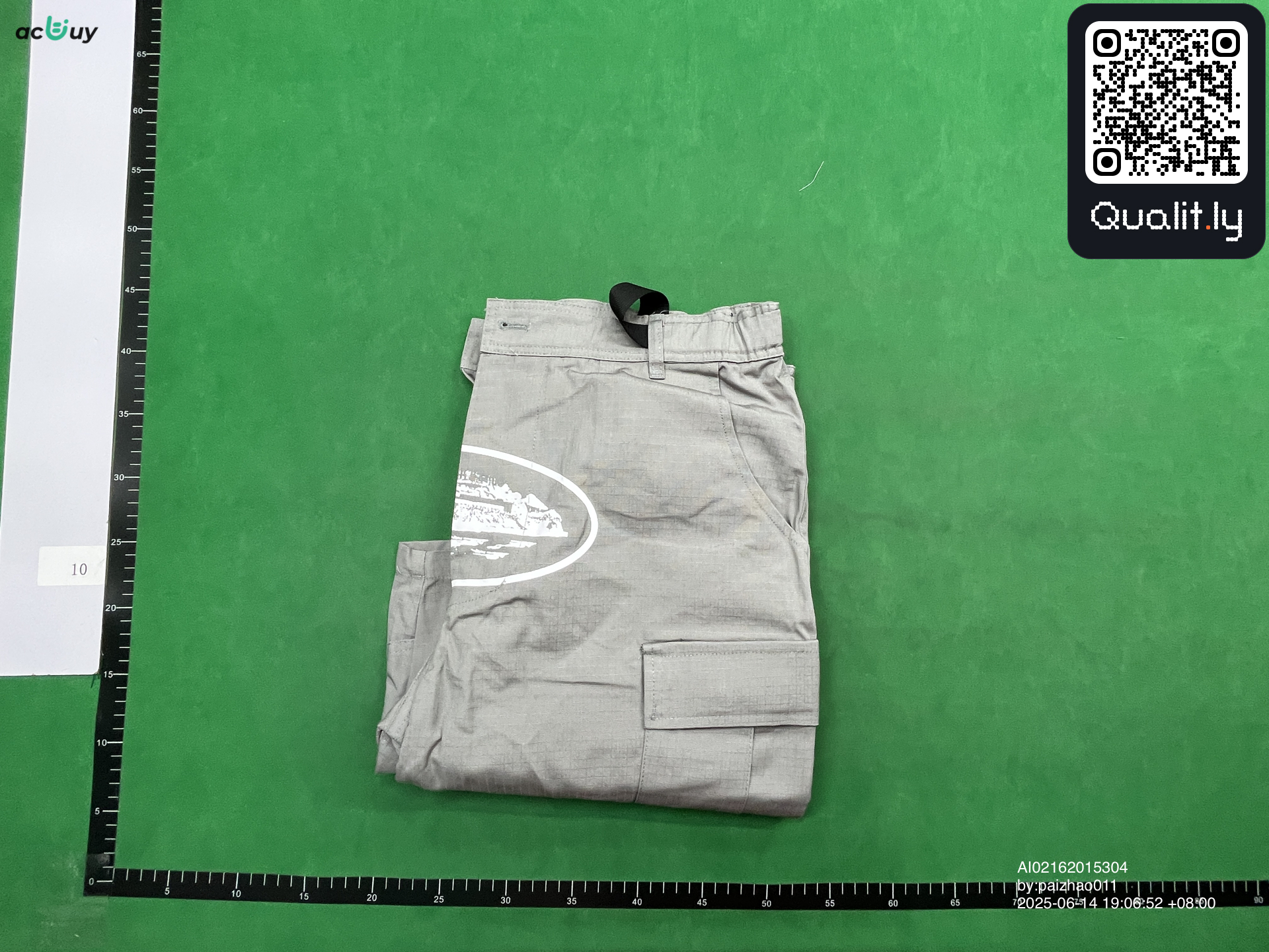 Short — photo QC 1 sur 4