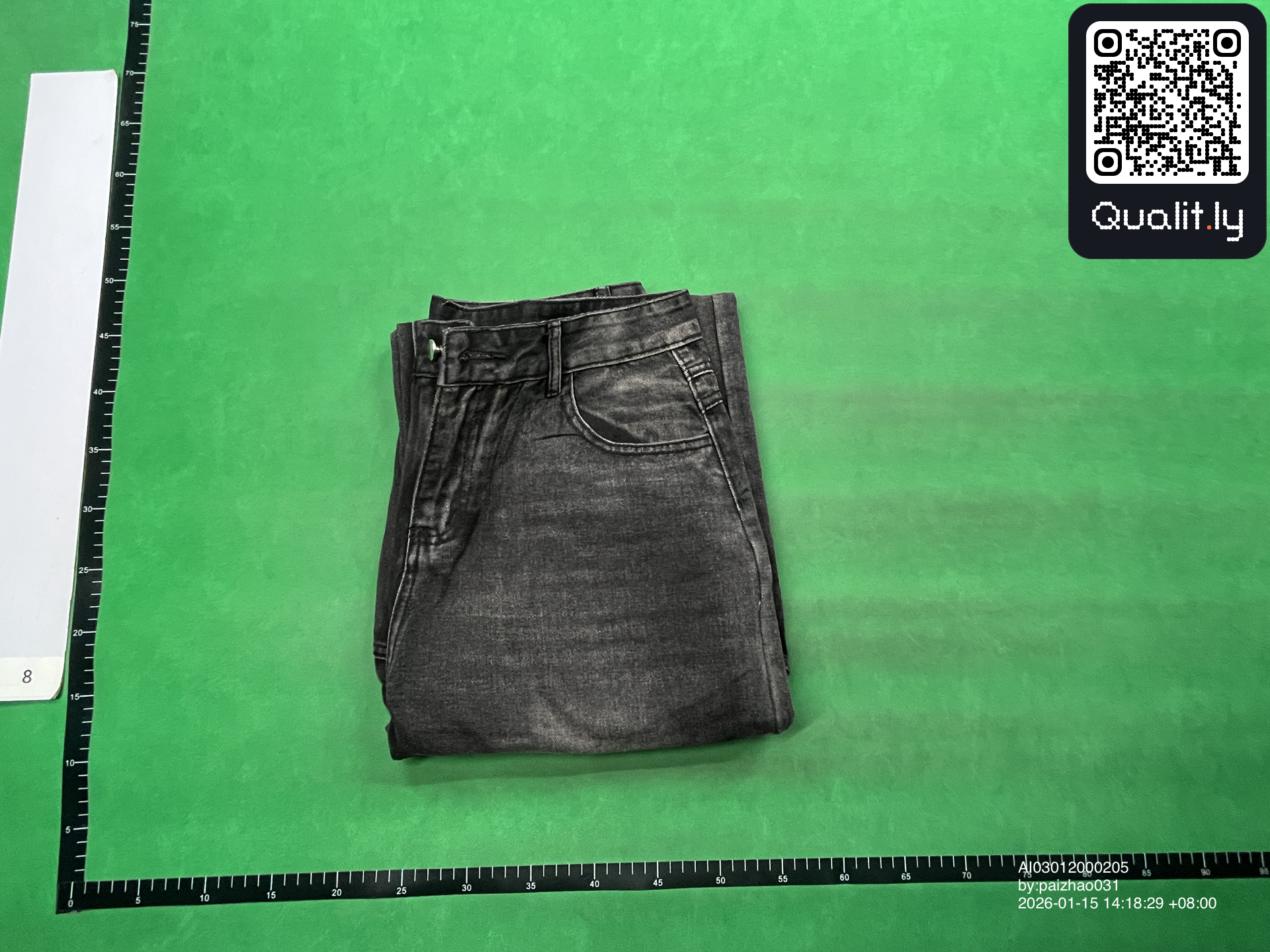 Jeansy — zdjęcie QC 1 z 4