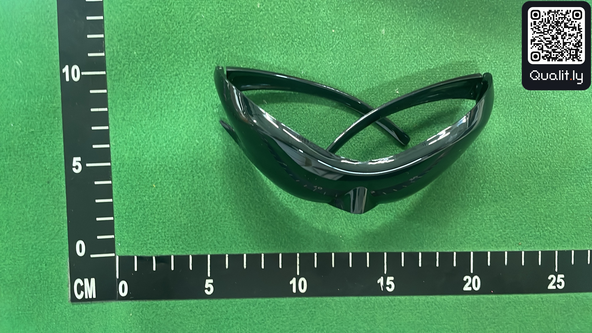 Sunglasses QC photo 1 of 6