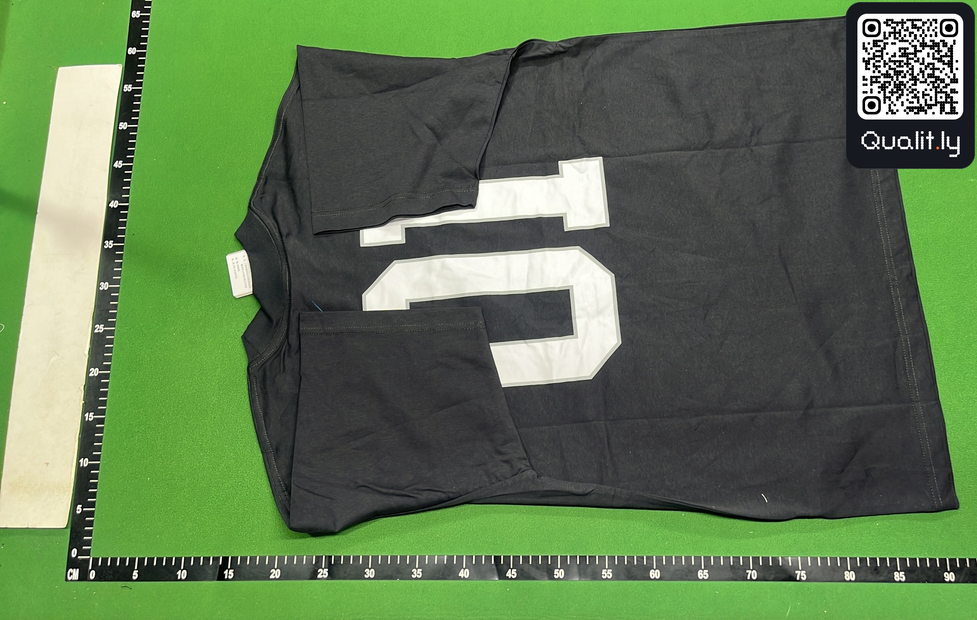 T-Shirt — QC-Foto 3 von 4