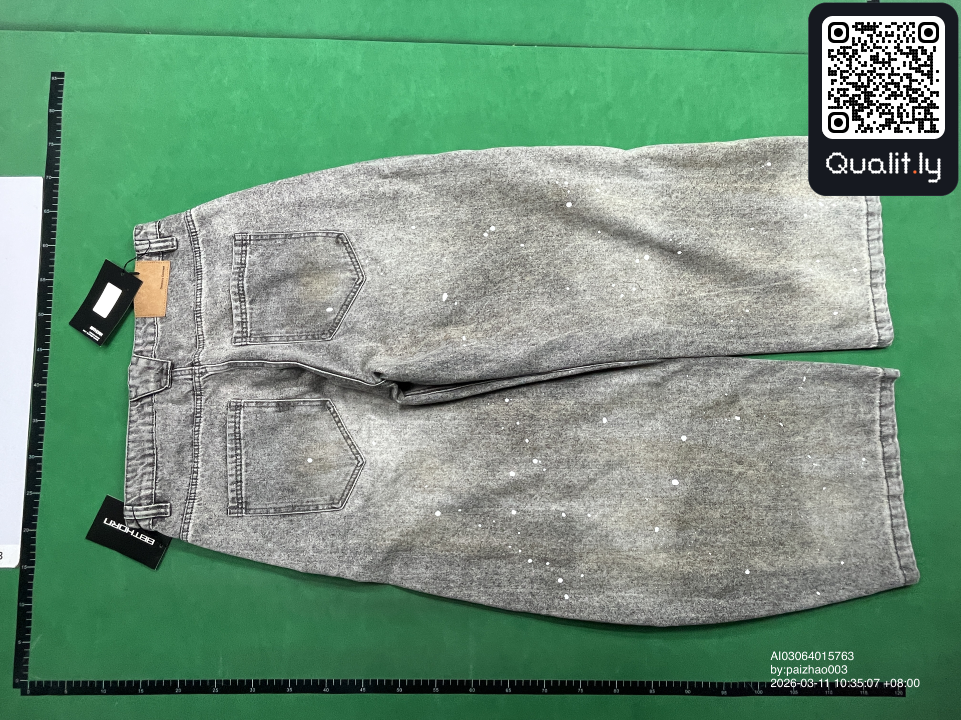 Jeans — QC-foto 2 av 4