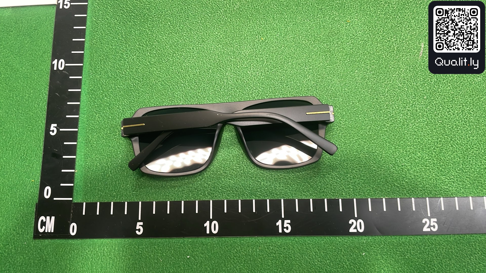 Sunglasses QC photo 2 of 6