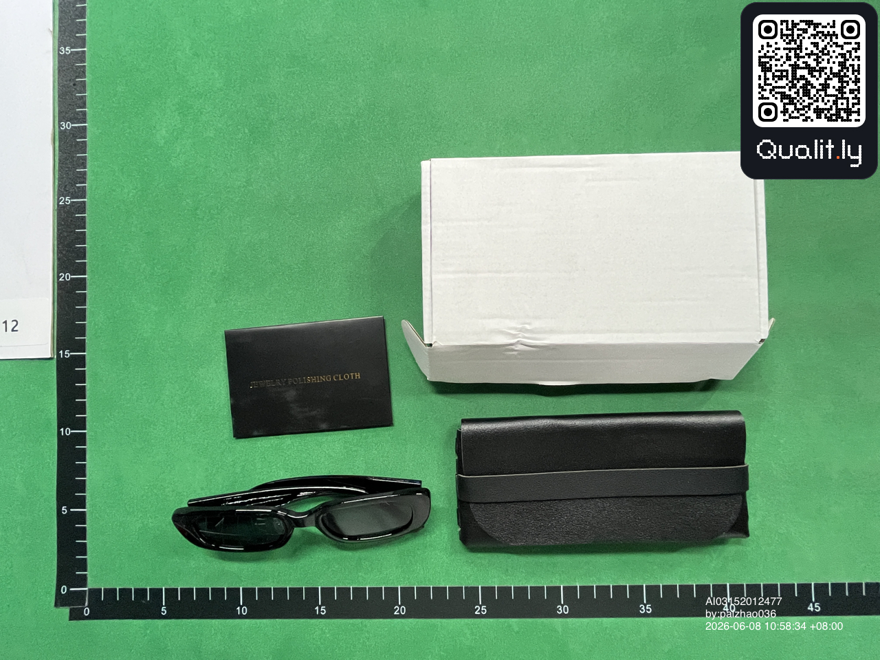 Okulary przeciwsłoneczne — zdjęcie QC 1 z 13